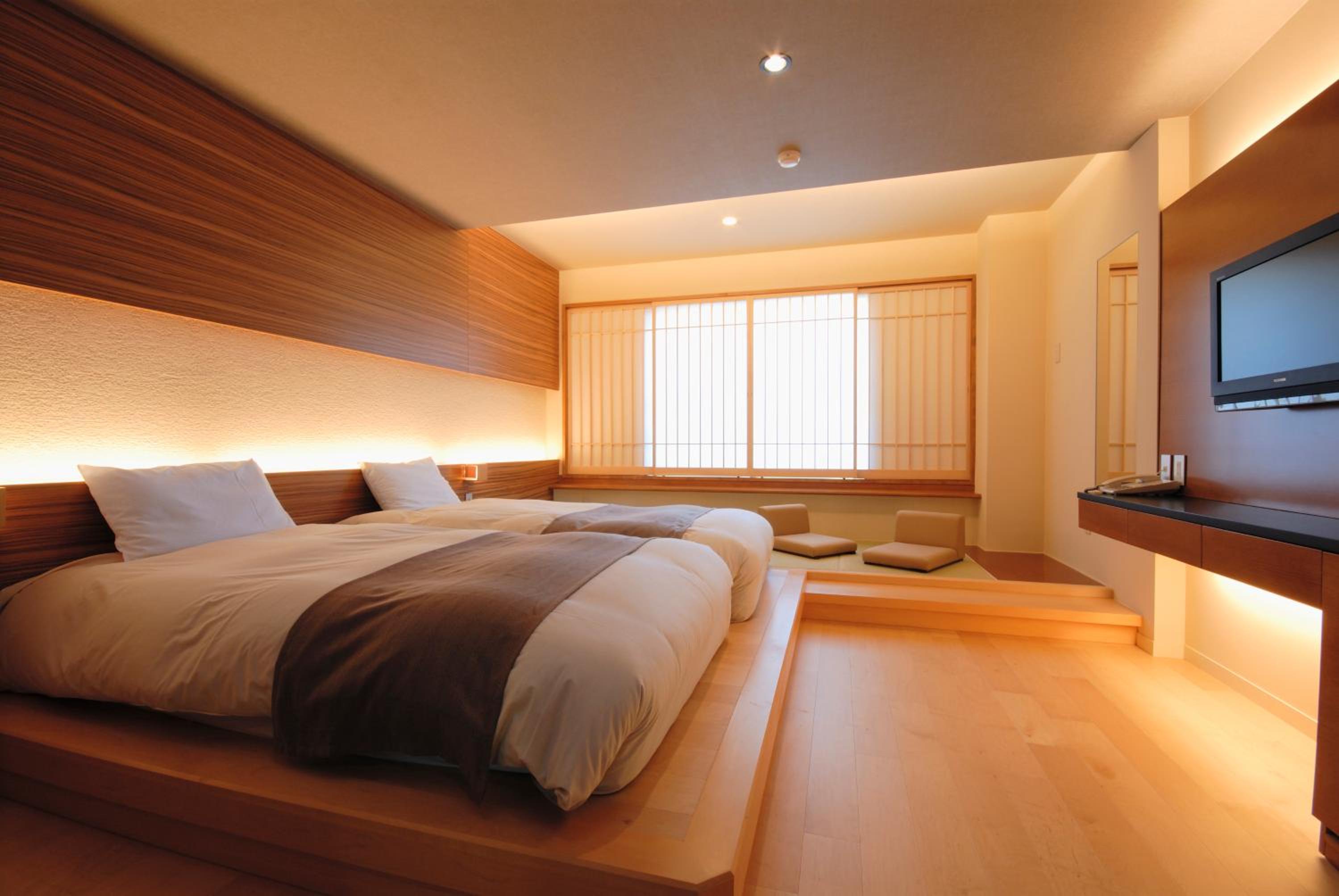 Japanese Modern Twin Room with Shared Bathroom - Non-Smoking photo 1