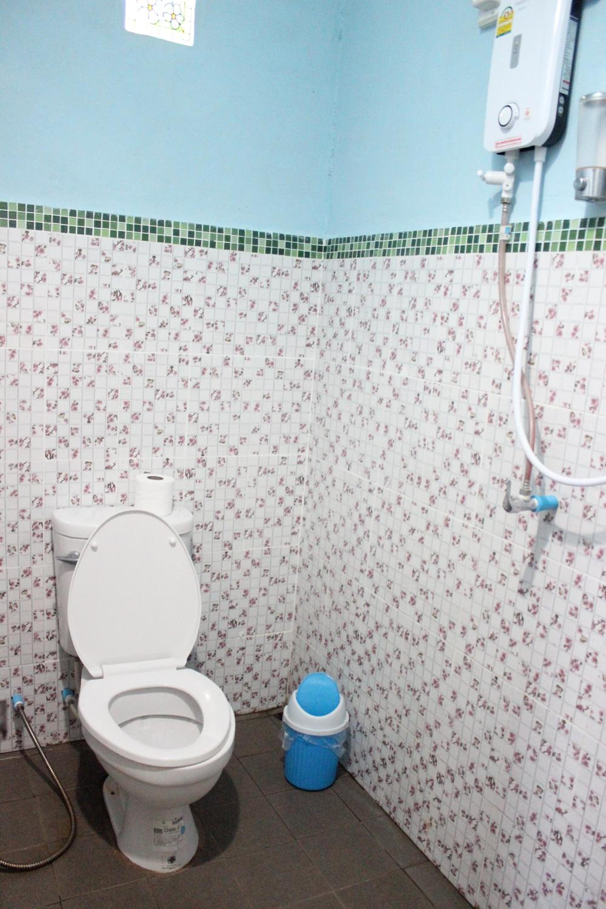 Queen Room with Balcony - Photo 4