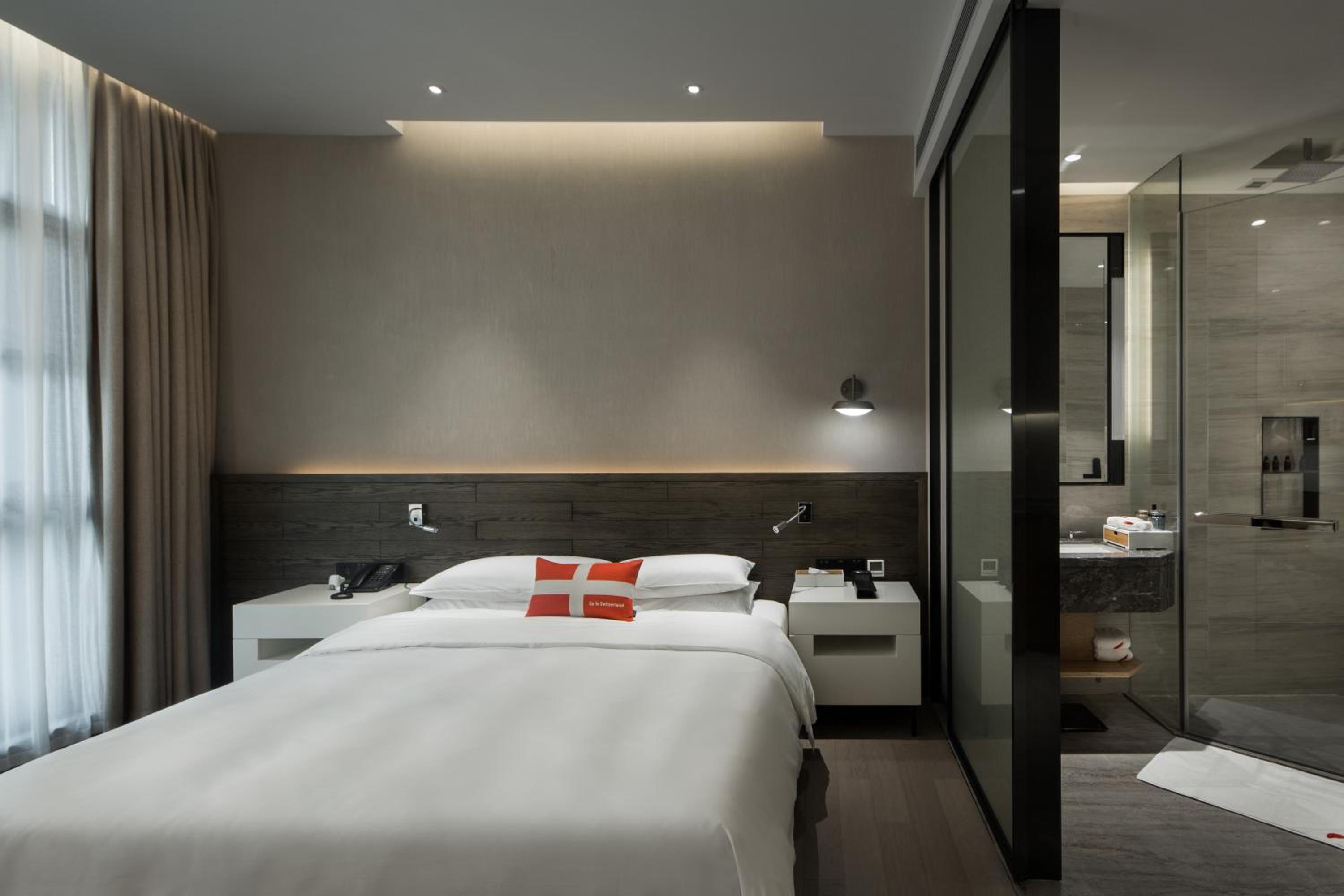Standard Queen Room