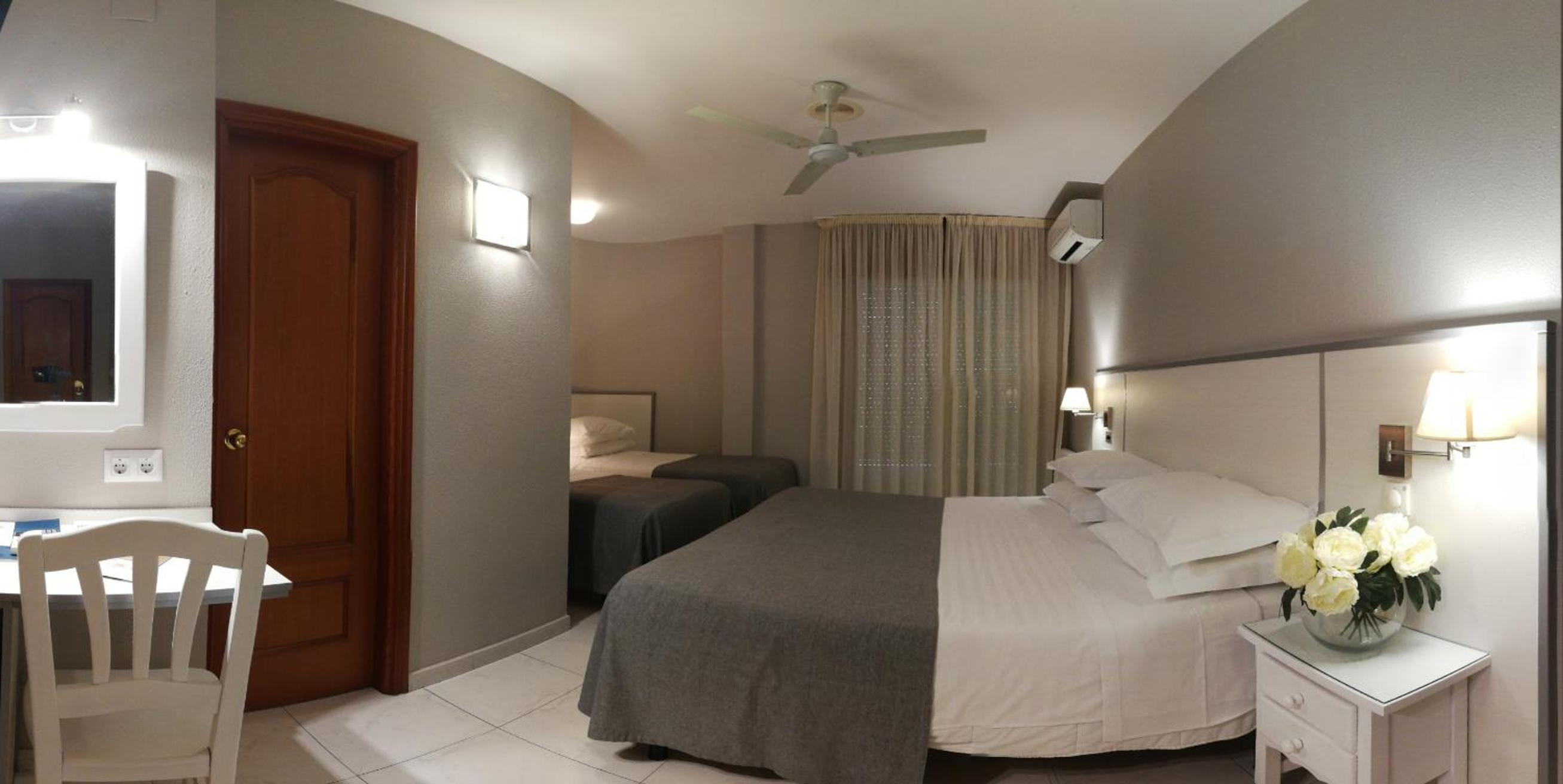 Quadruple Room with Balcony photo 3