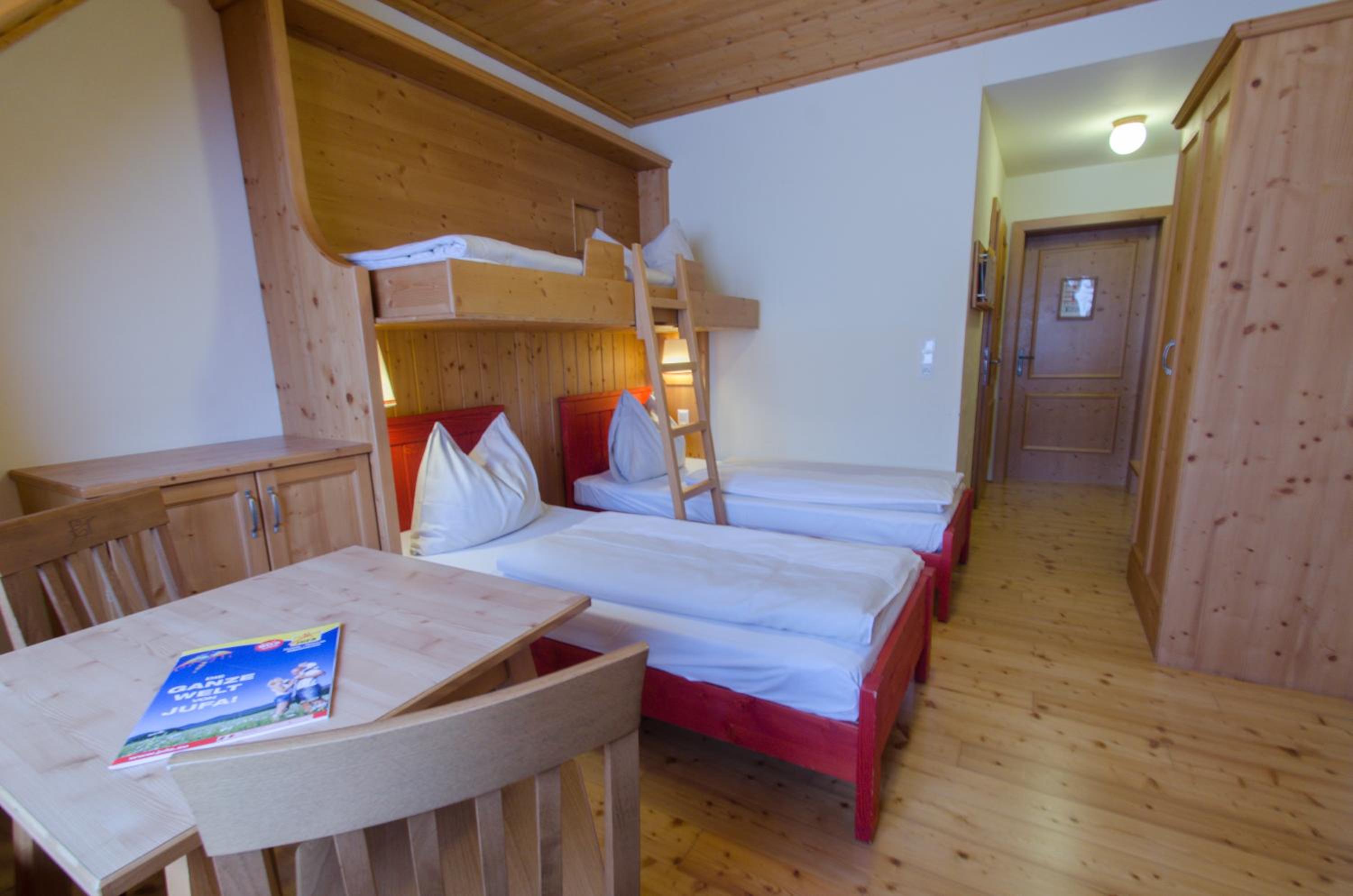 Superior Quadruple Room photo 2