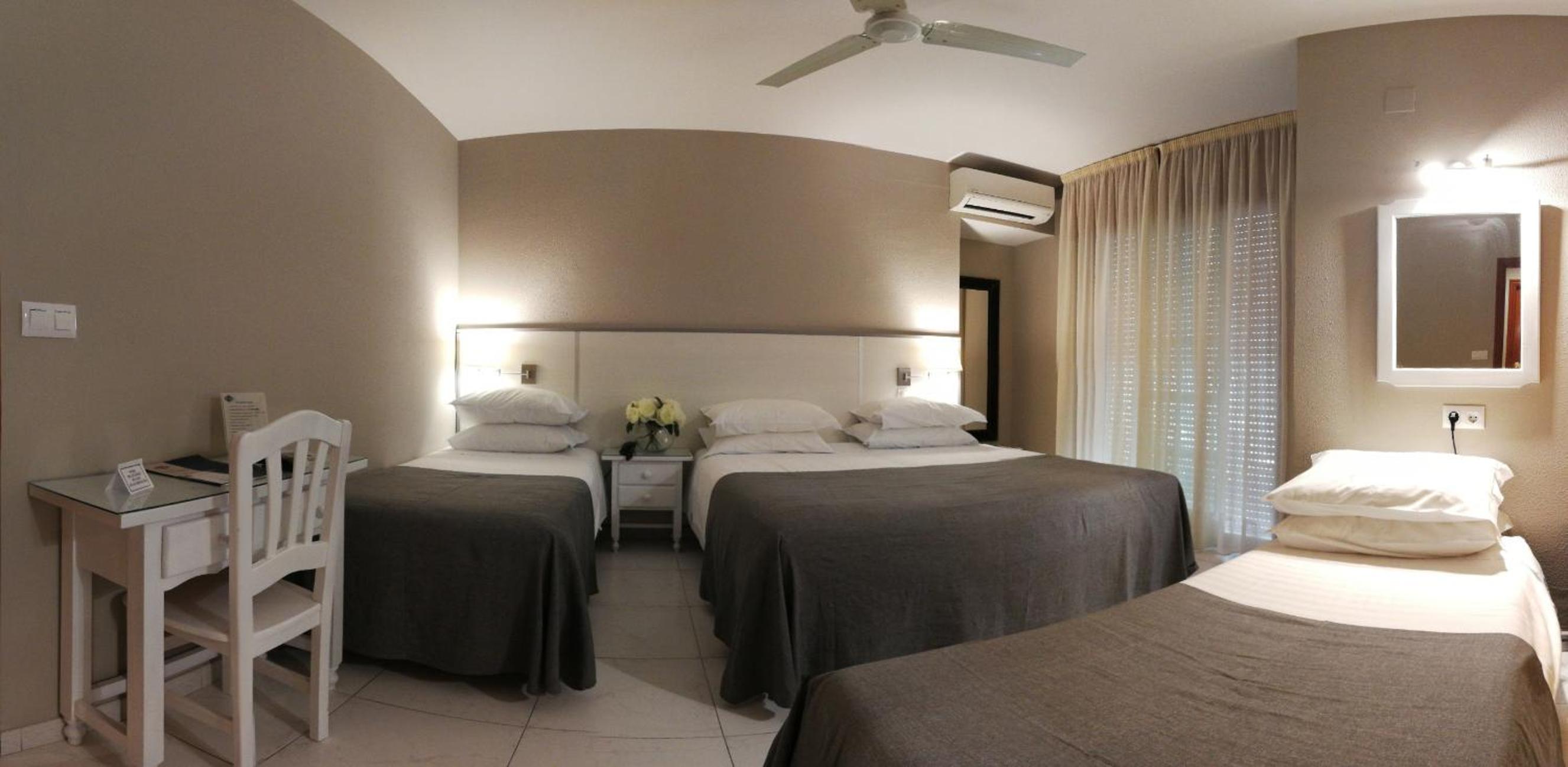 Quadruple Room with Balcony photo 2