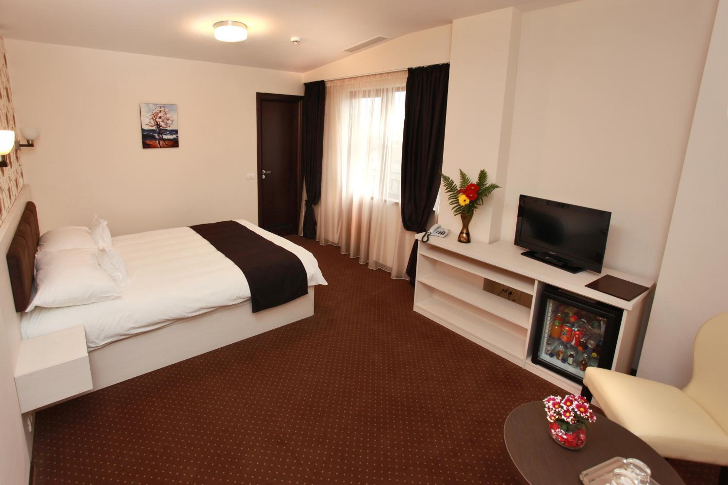 Standard Double Room - Photo 5