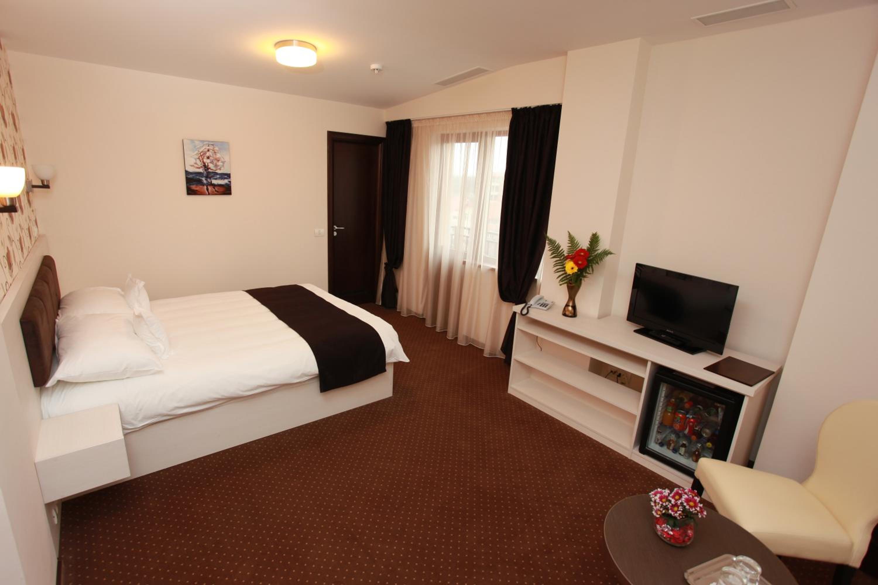 Standard Double Room - Photo 6