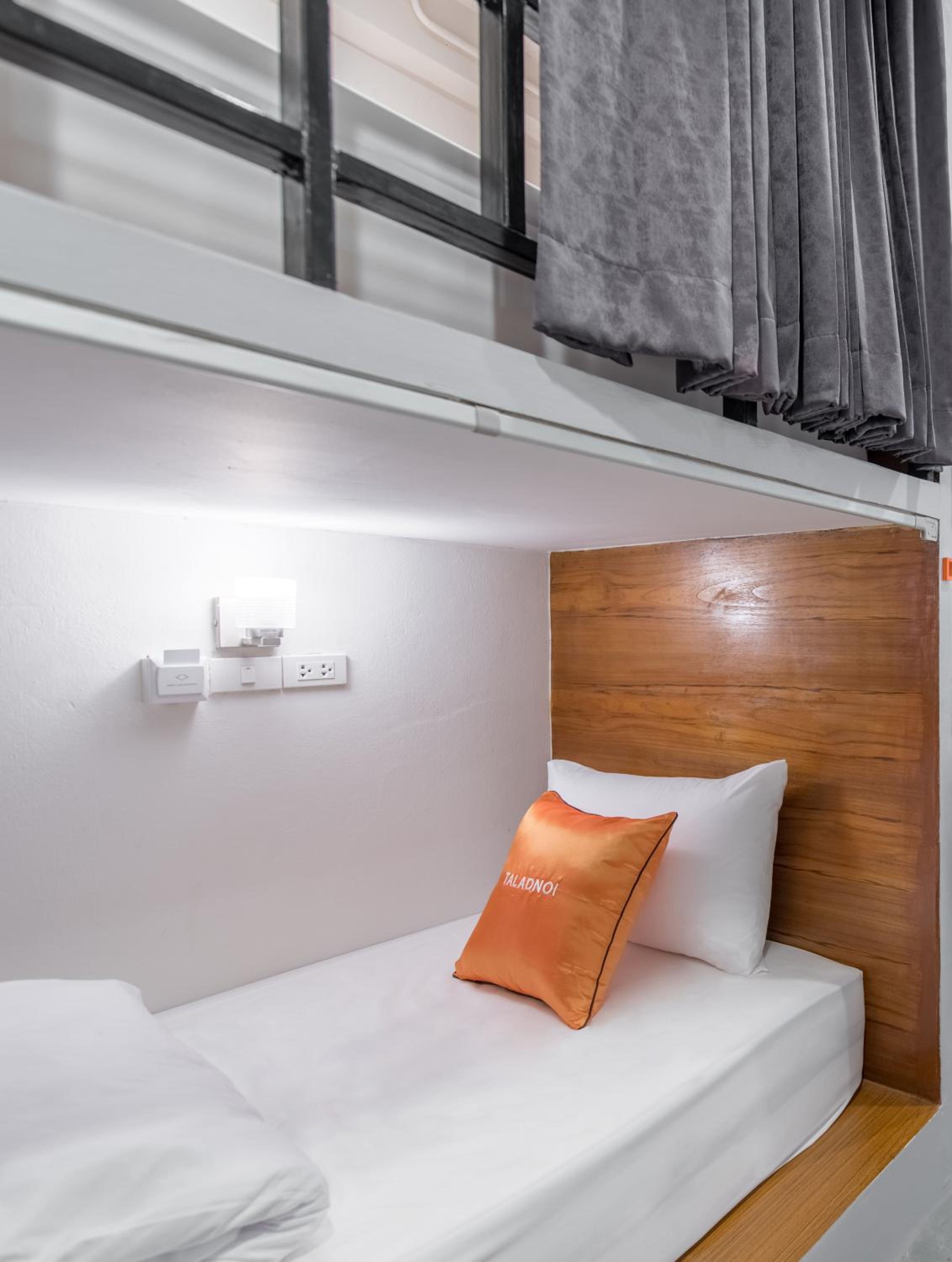 Bed in 4-Bed Female Dormitory Room photo 3