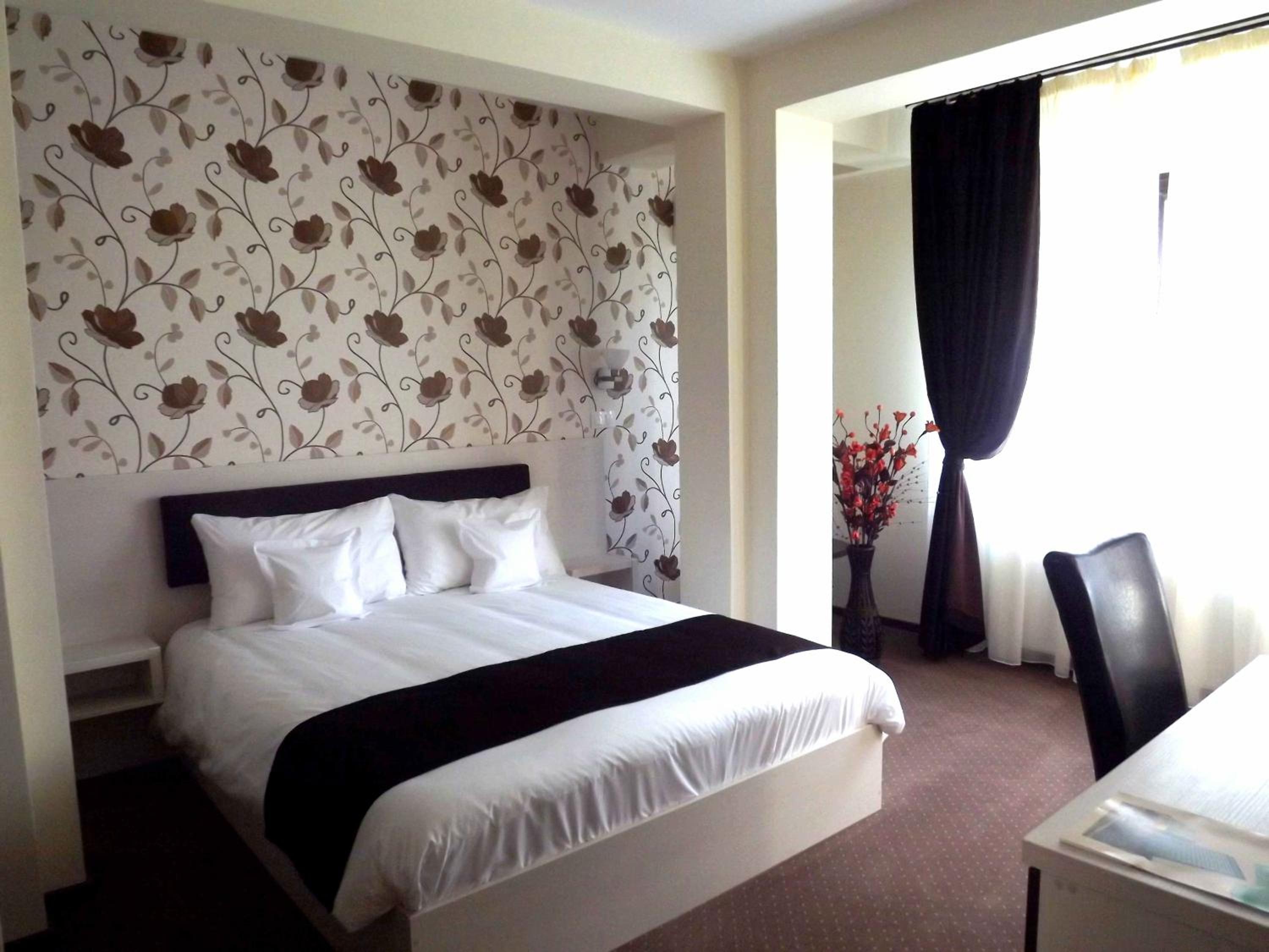 Double Room - Photo 7