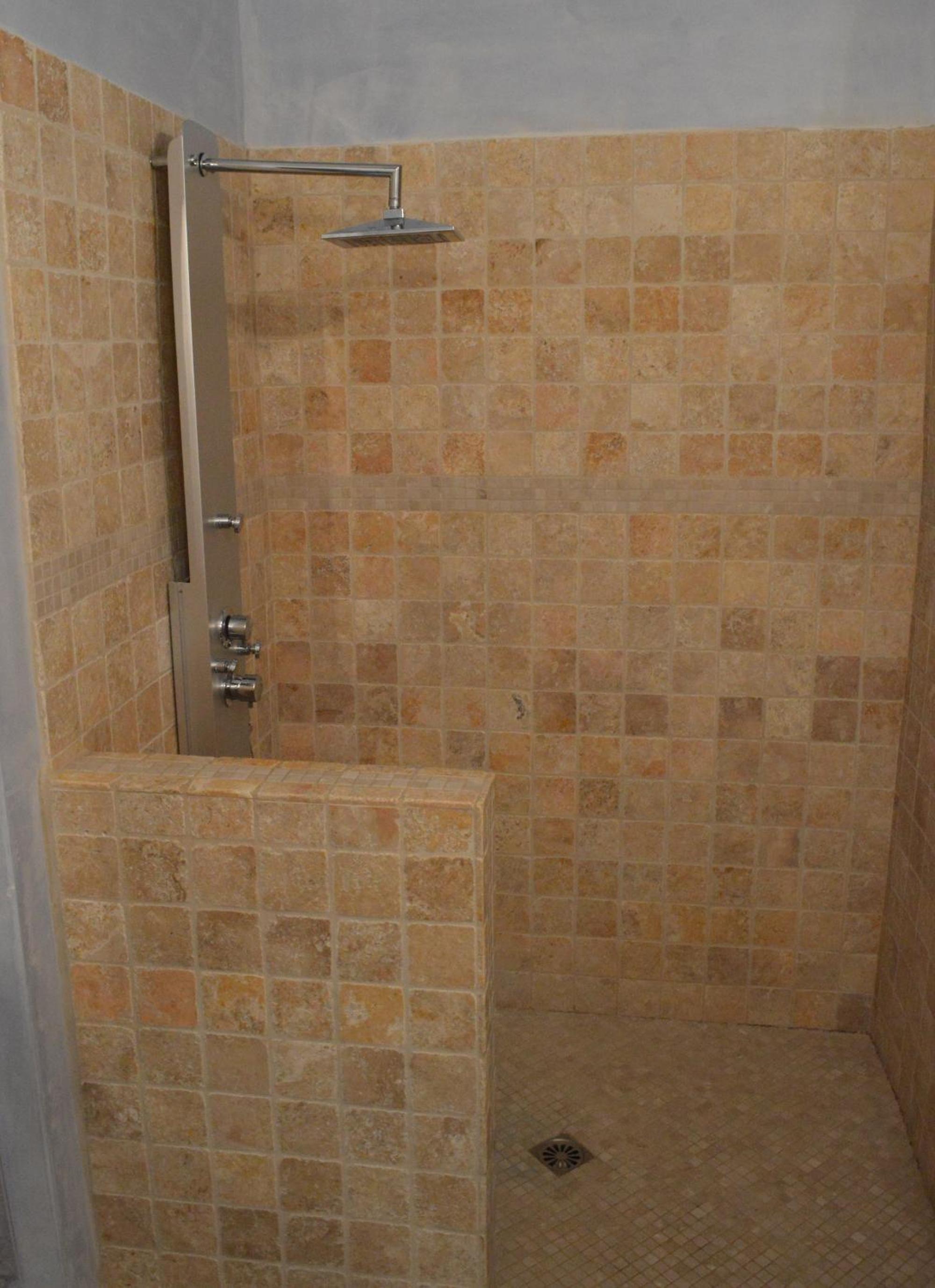 Double Room with Private Bathroom - Photo 12