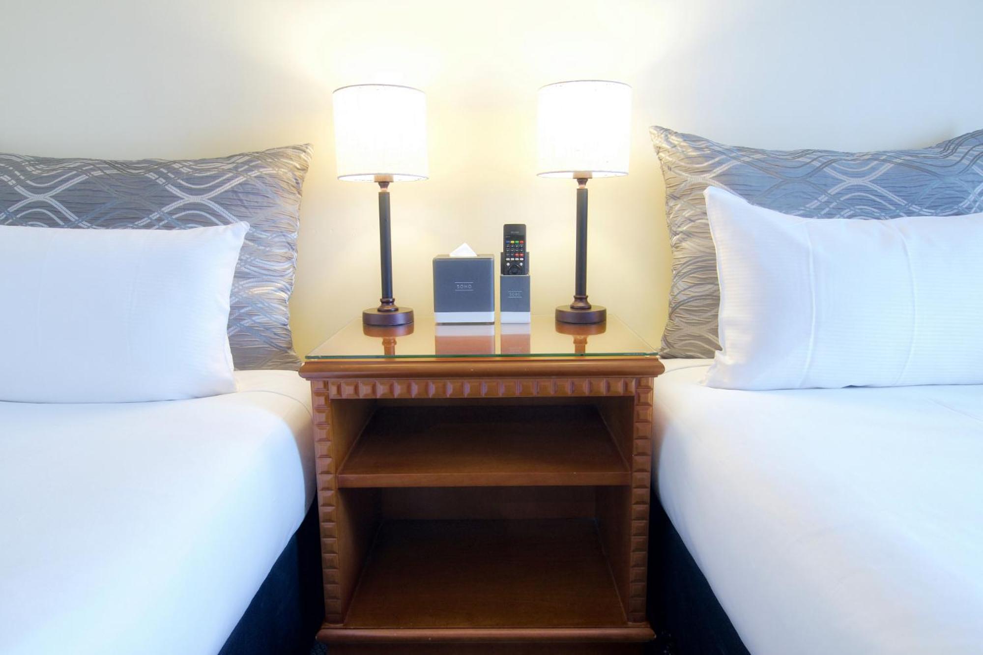 Standard Twin Room thumbnail 5