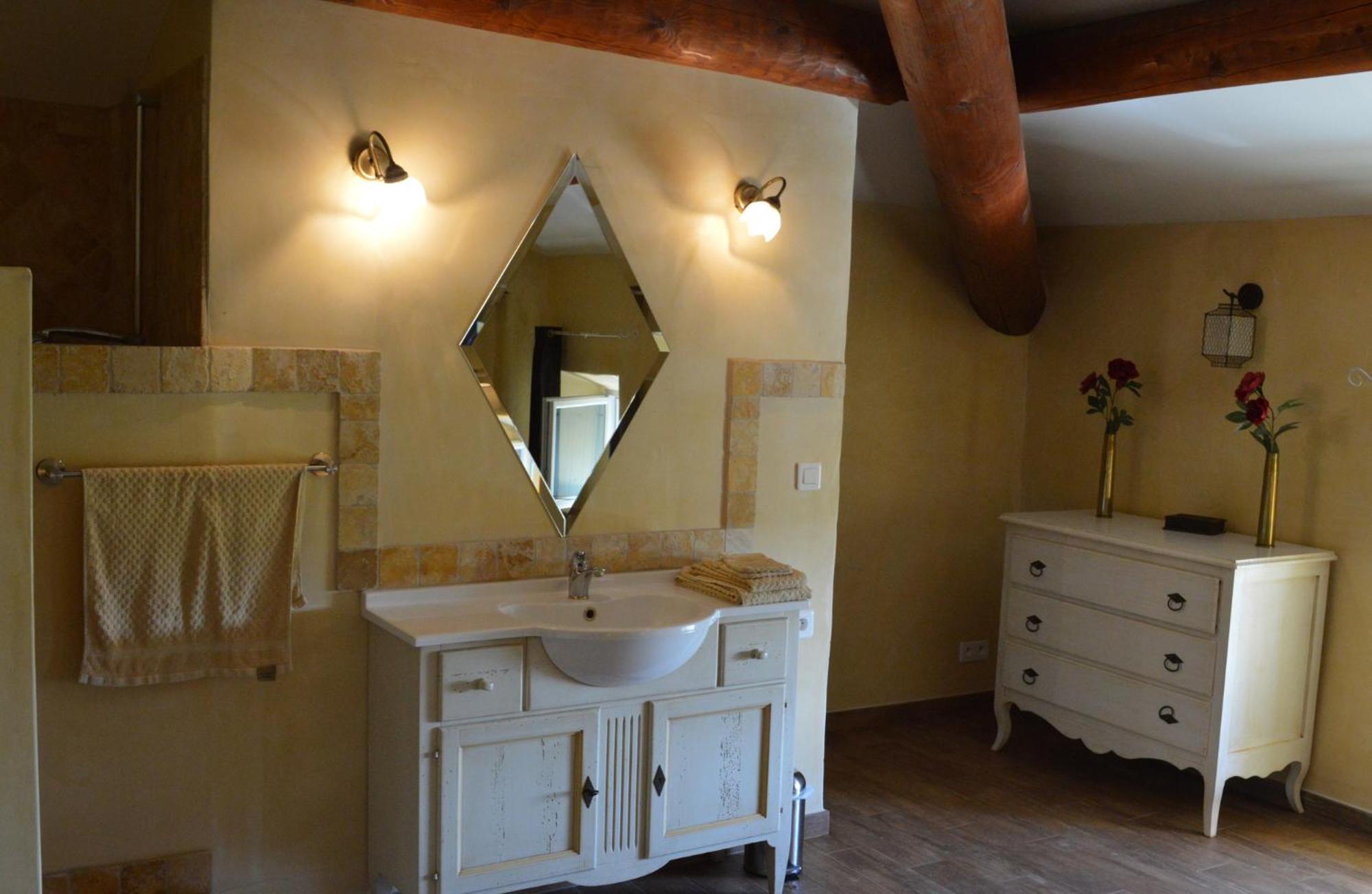 Double Room with Private Bathroom - Photo 4