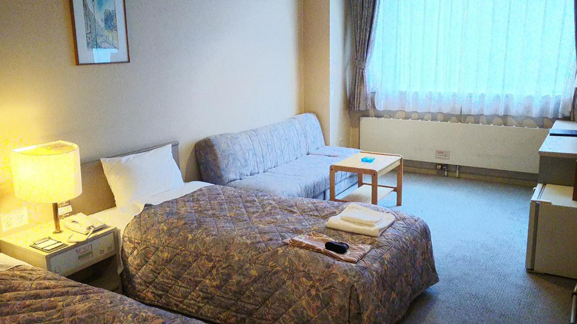 Twin Room - Smoking - Photo 1