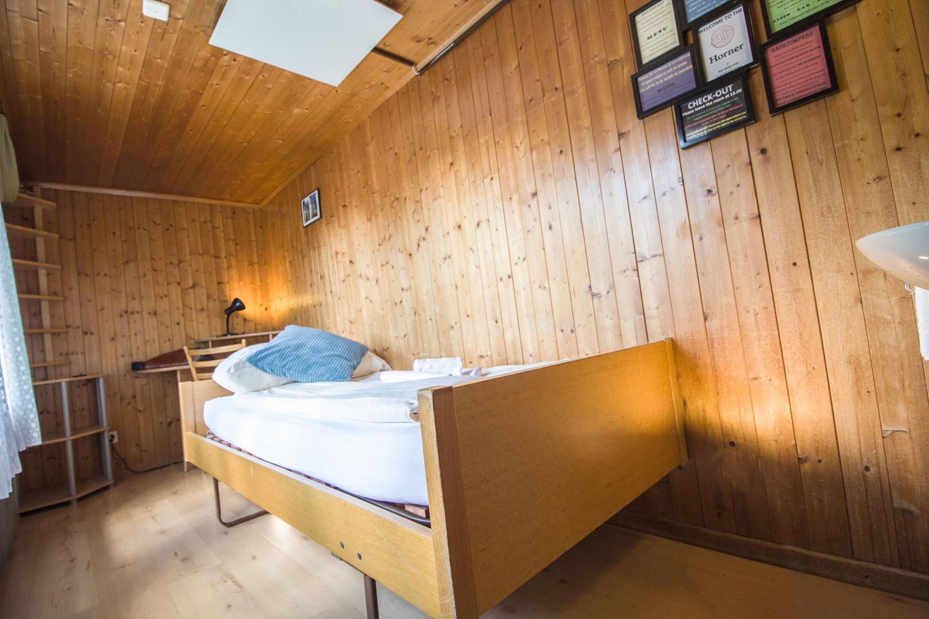 Single Room with Shared Bathroom photo 2