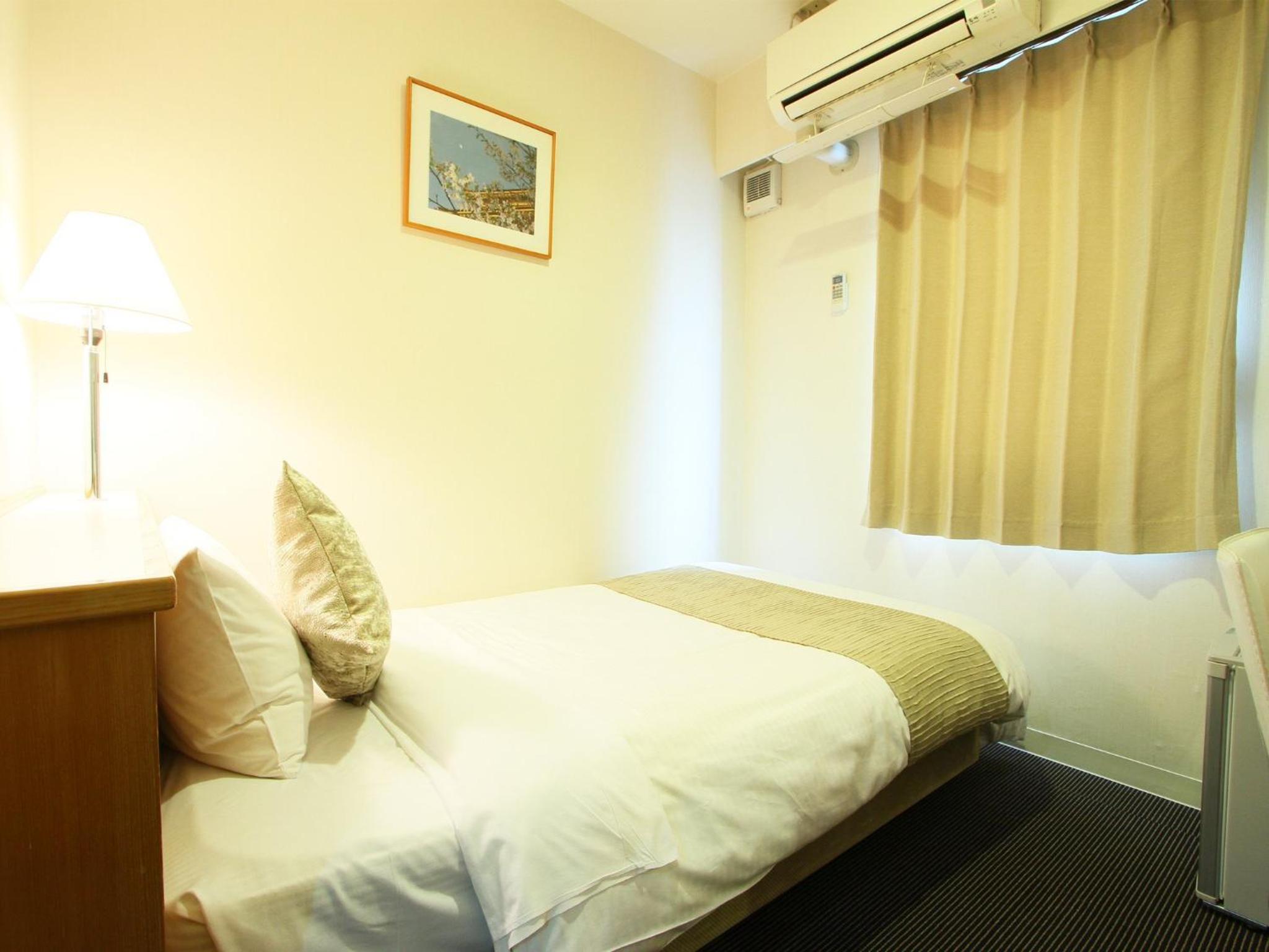Double Room with Small Double Bed - Non-Smoking photo 2