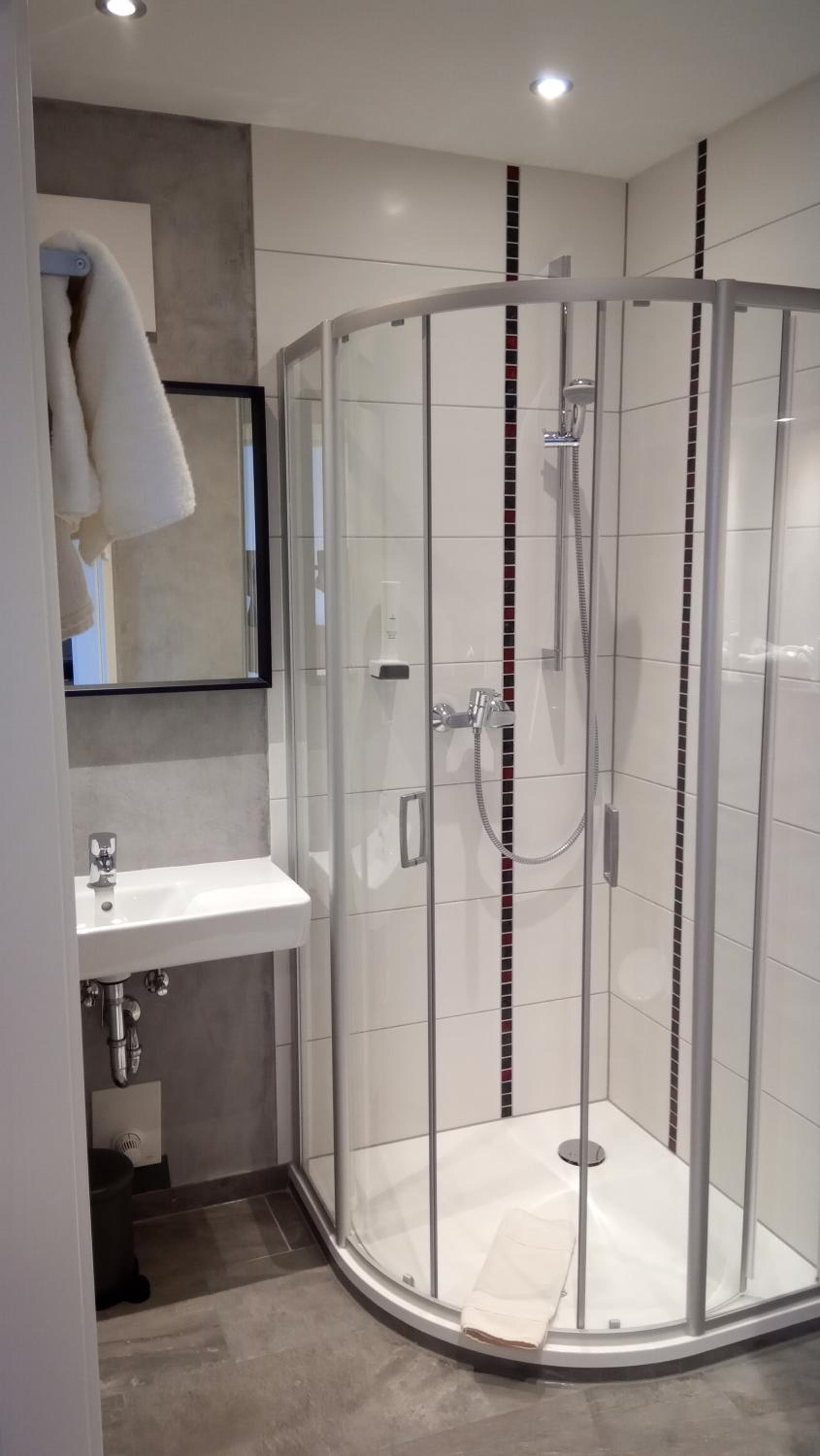 Classic Quadruple Room - Photo 15