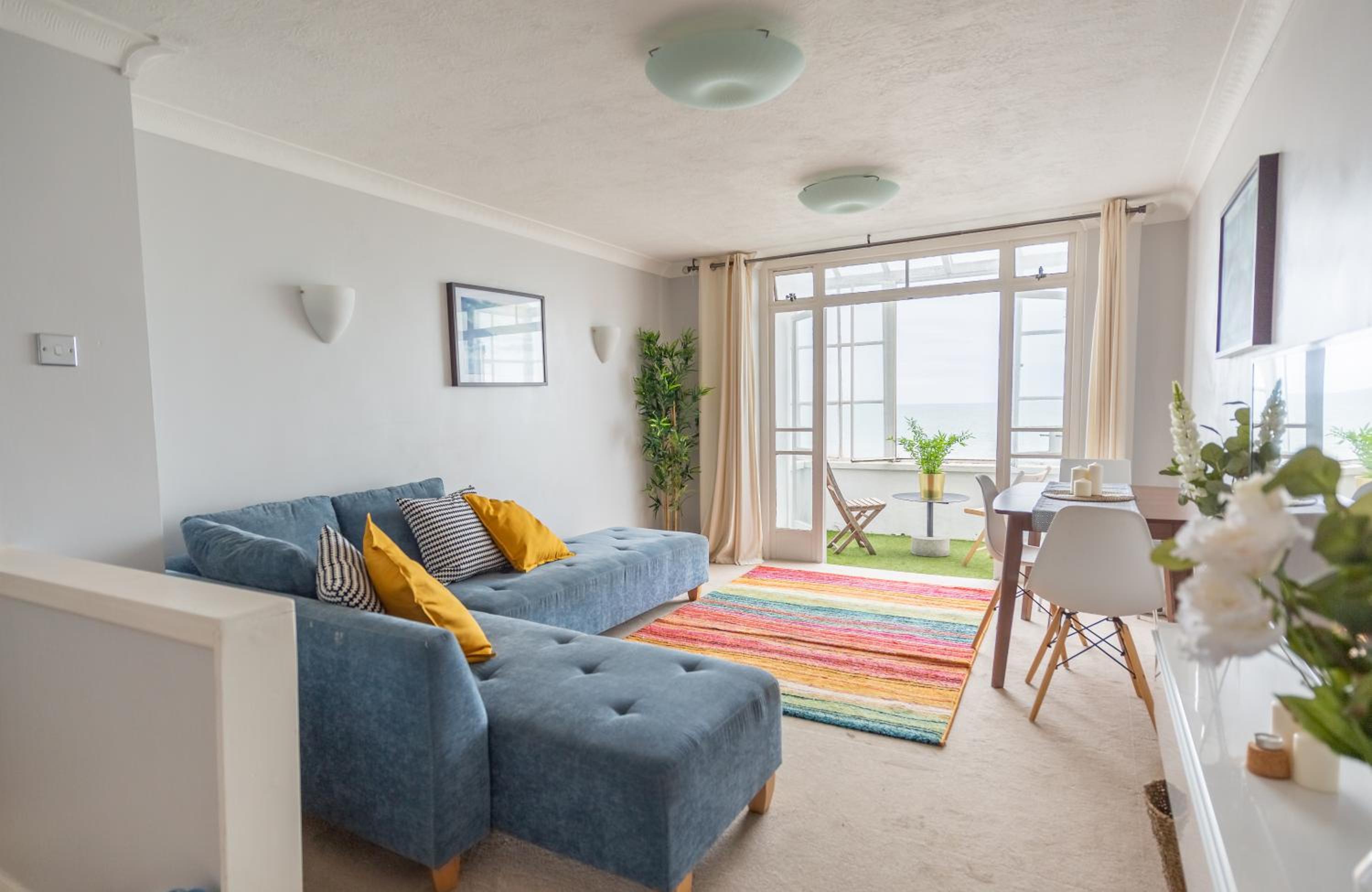 Apartment with Balcony - Photo 9