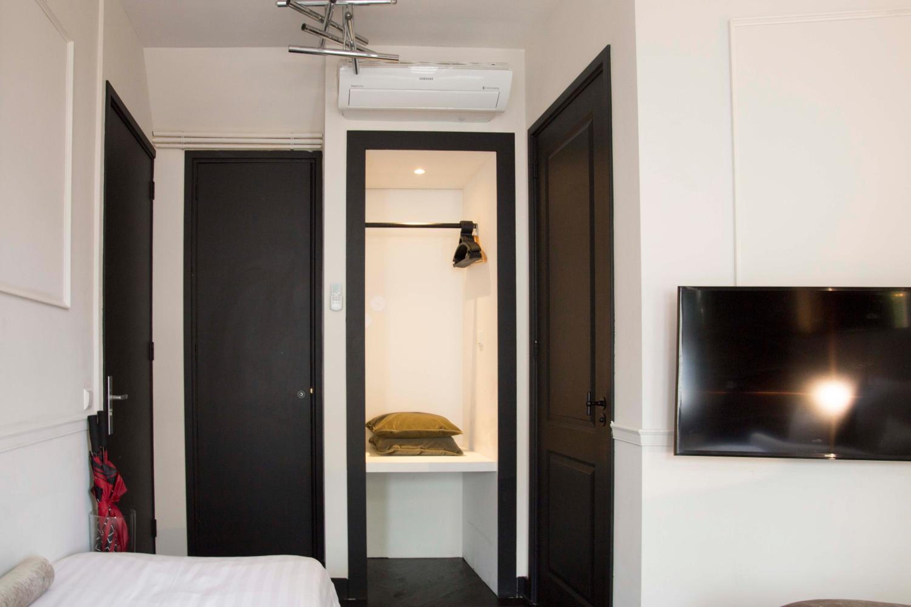 Studio with River View (3 Adults)