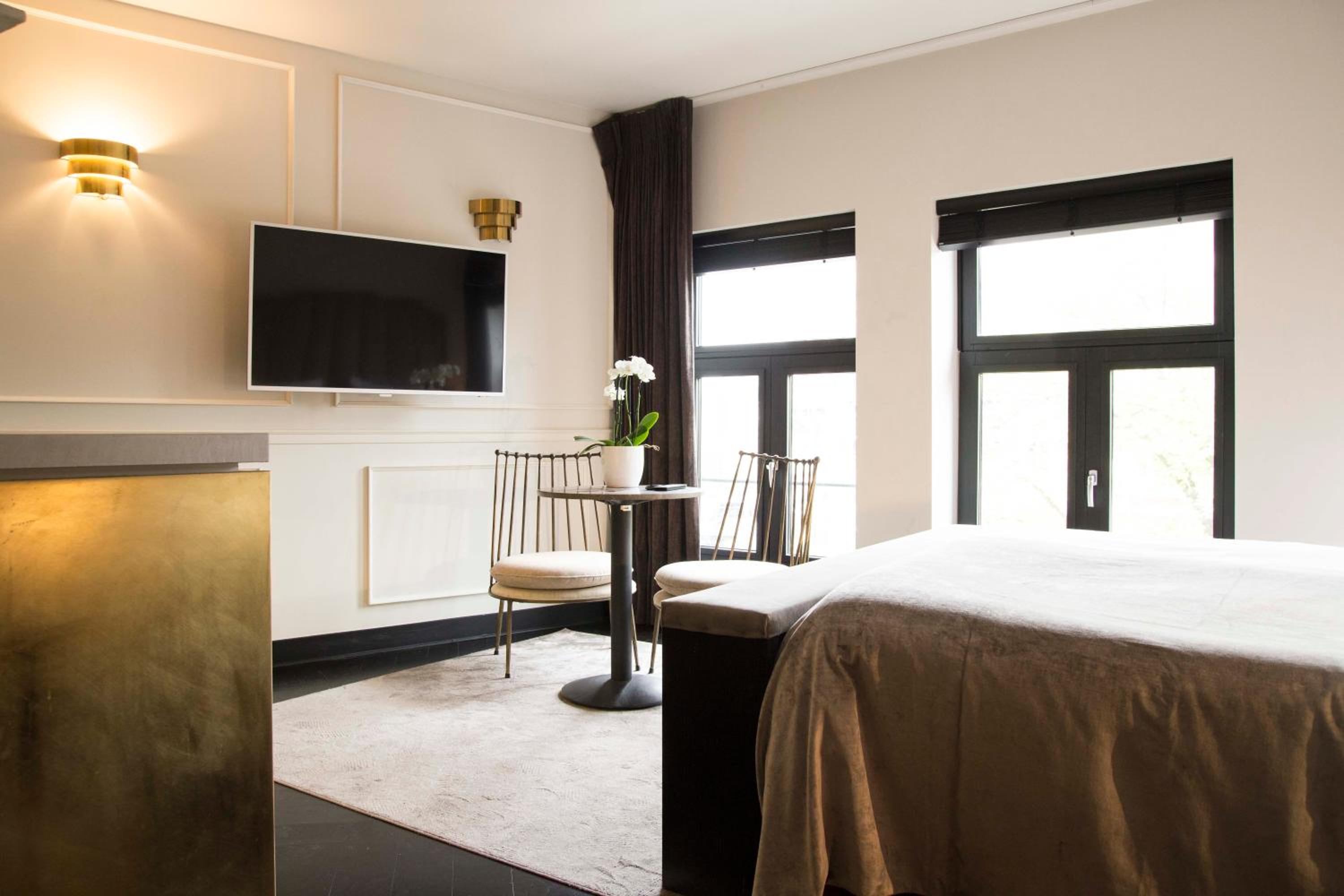 Double Room with Balcony and Terrace thumbnail 6