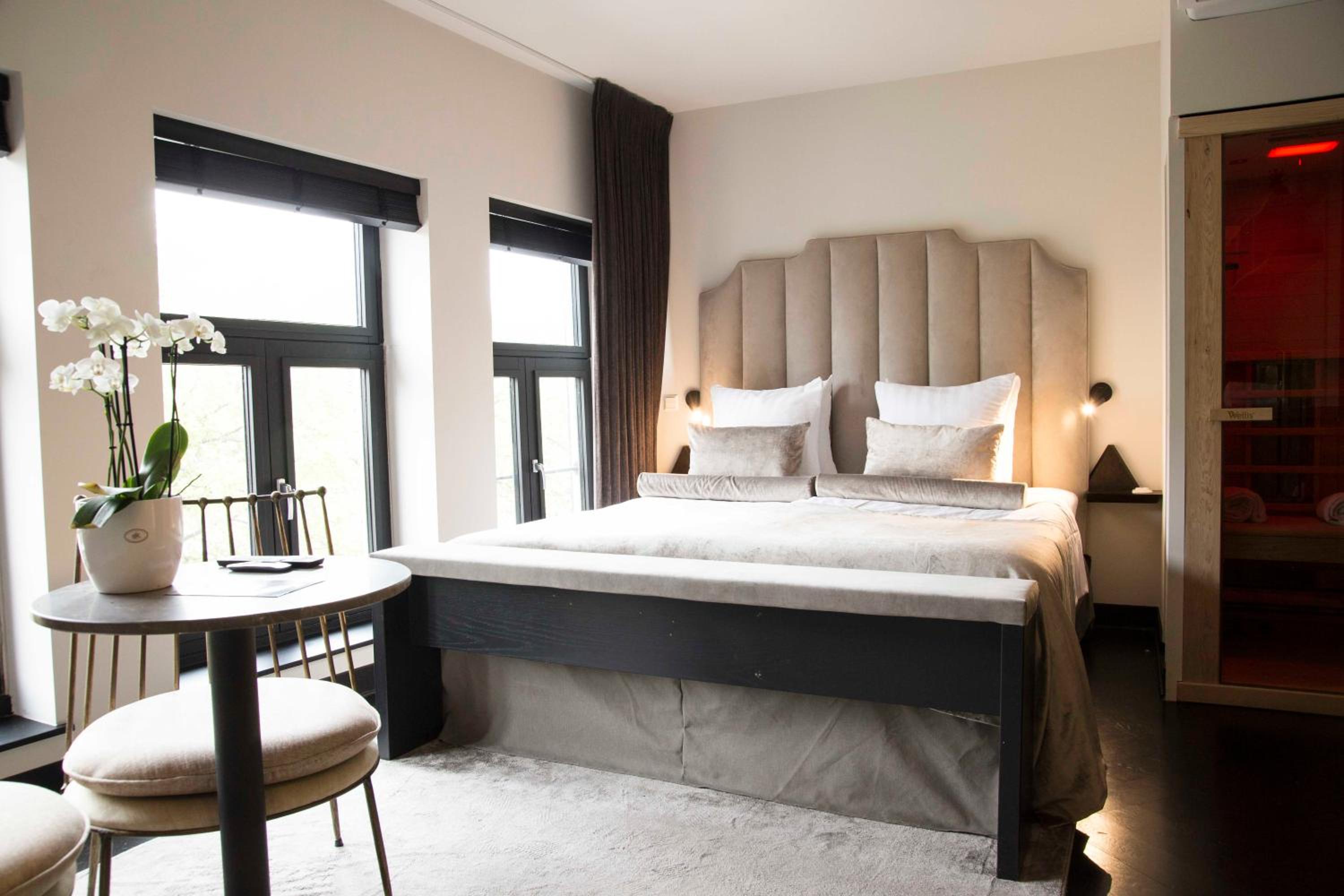 Double Room with Balcony and Terrace thumbnail 5
