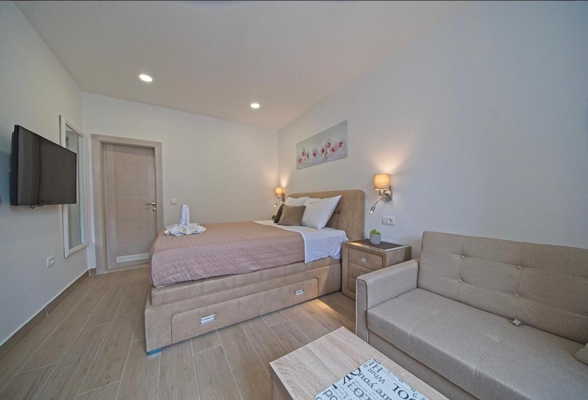 Deluxe Room - Photo 8