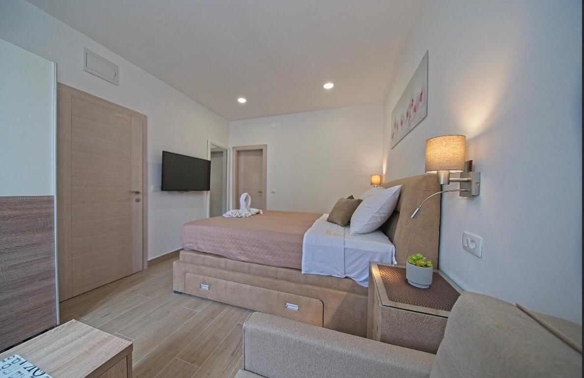 Deluxe Room - Photo 7