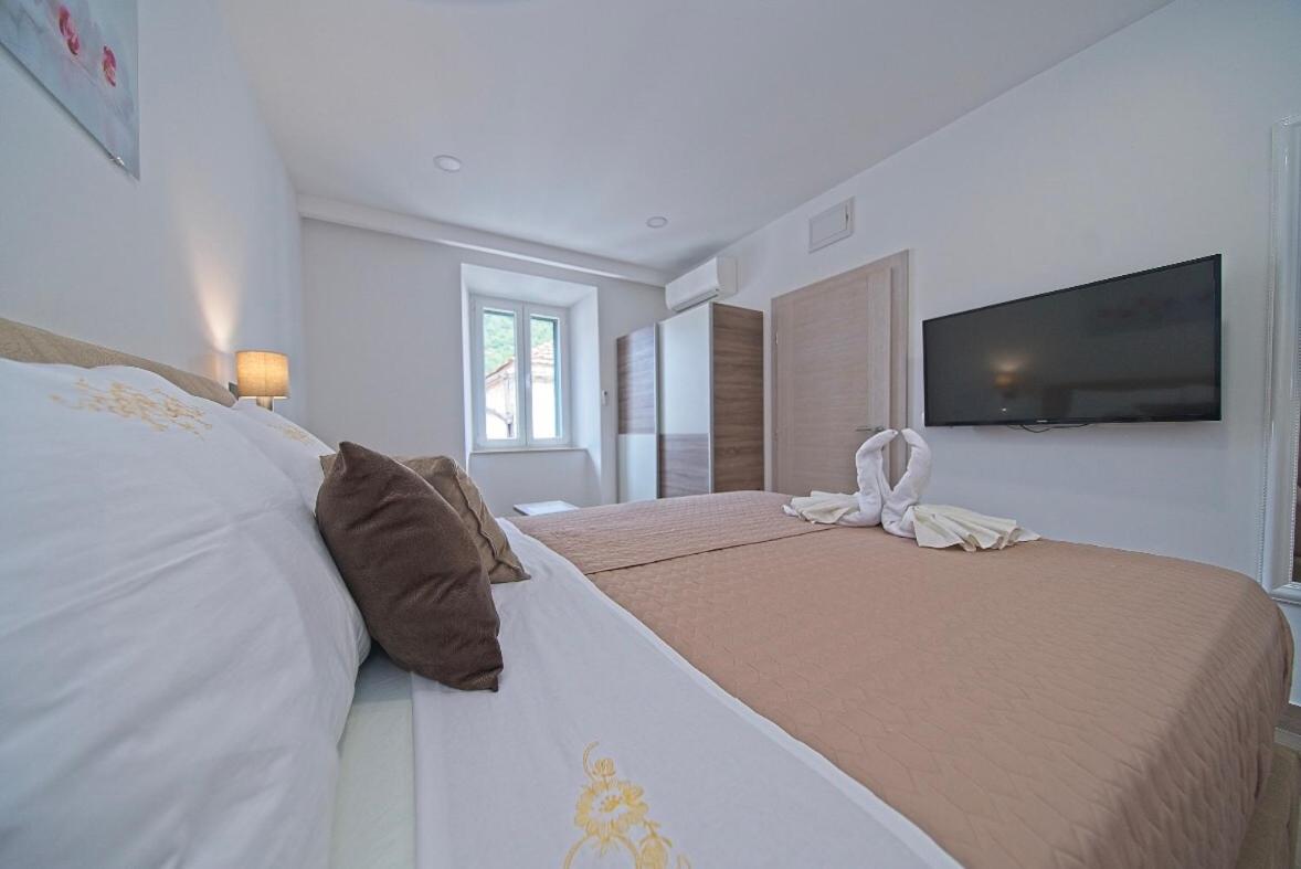 Deluxe Room - Photo 5