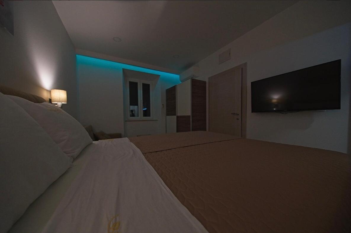 Deluxe Room - Photo 10