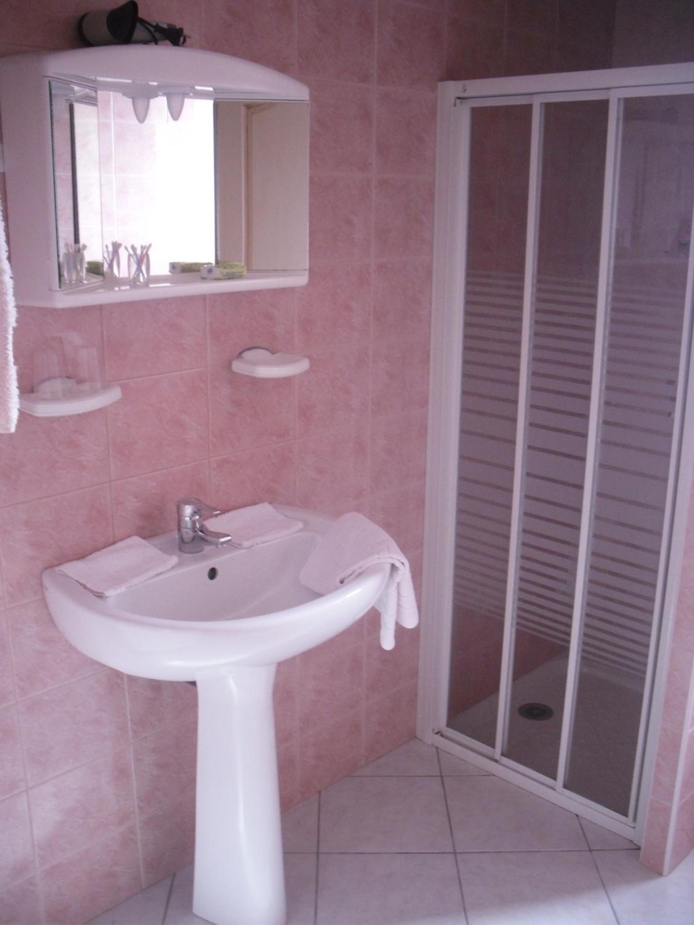 Double Room with Garden View - Photo 7