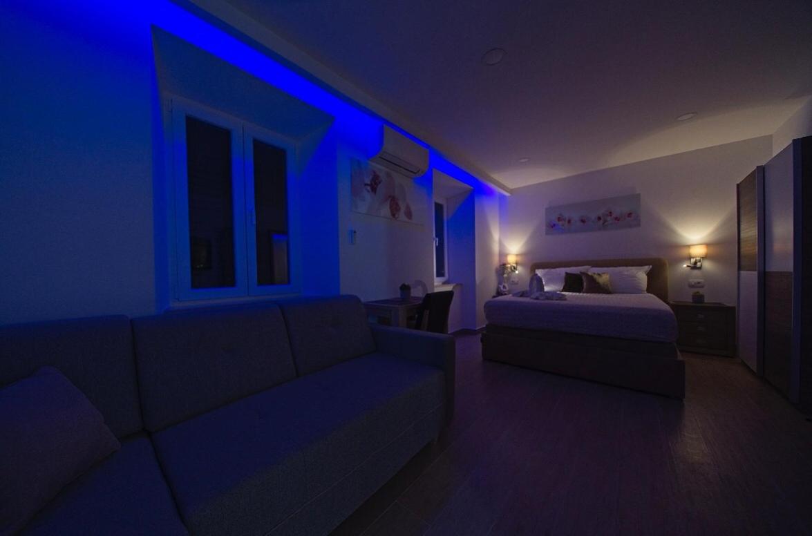 Deluxe Double Room (2 Adults + 1 Child) photo 2