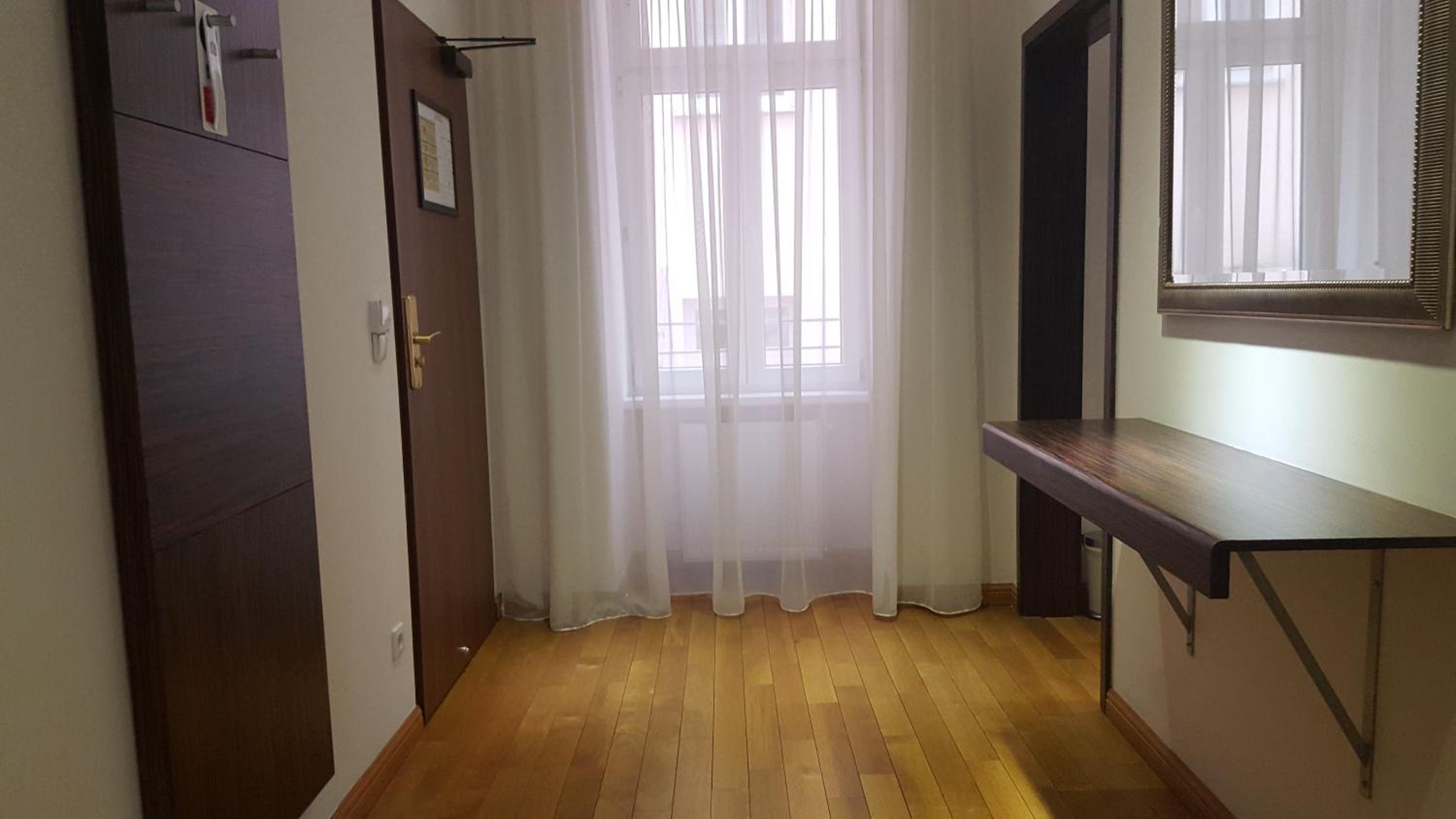 Classic Queen Room
