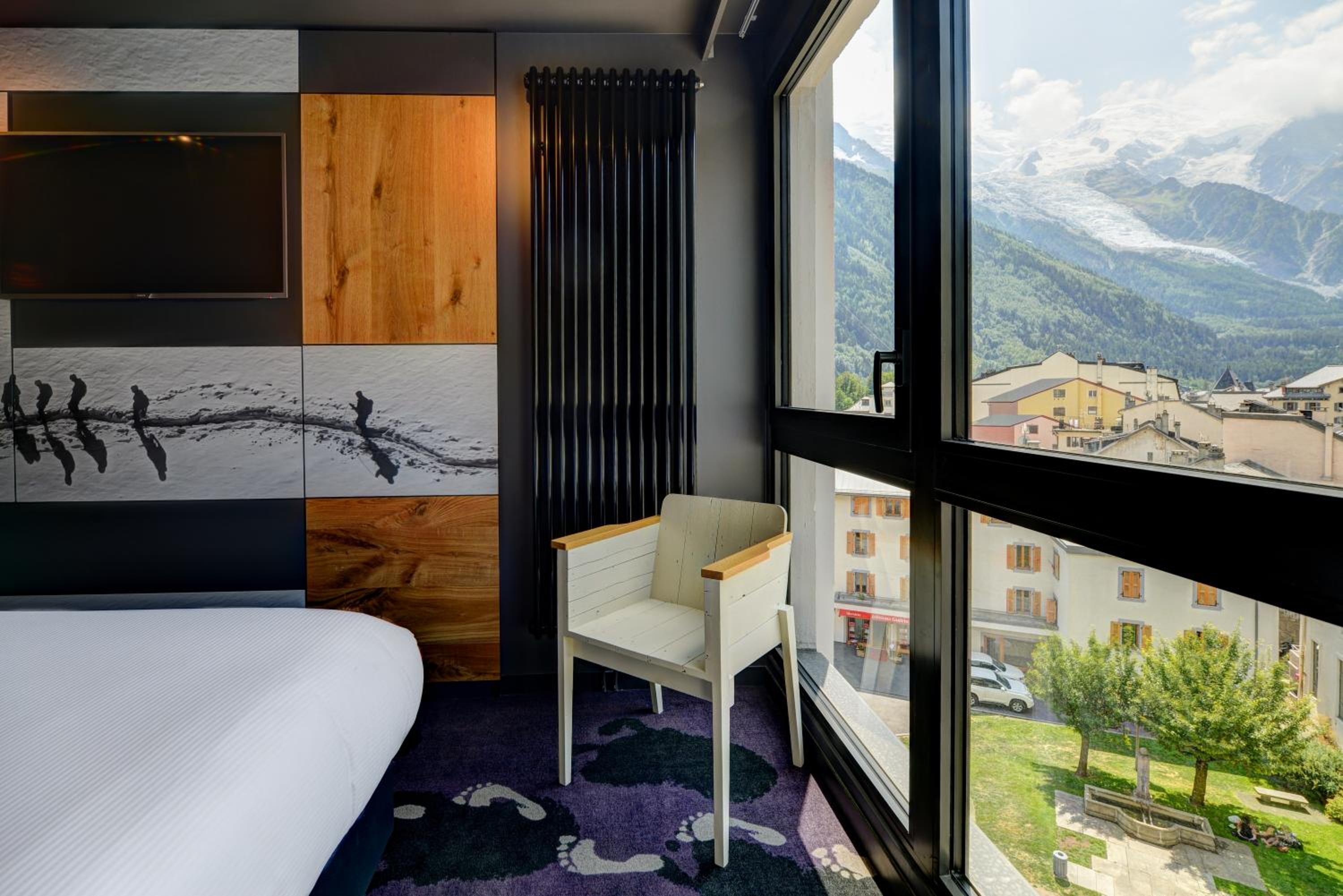 Suite with Balcony - Mont-Blanc Range View - Photo 12