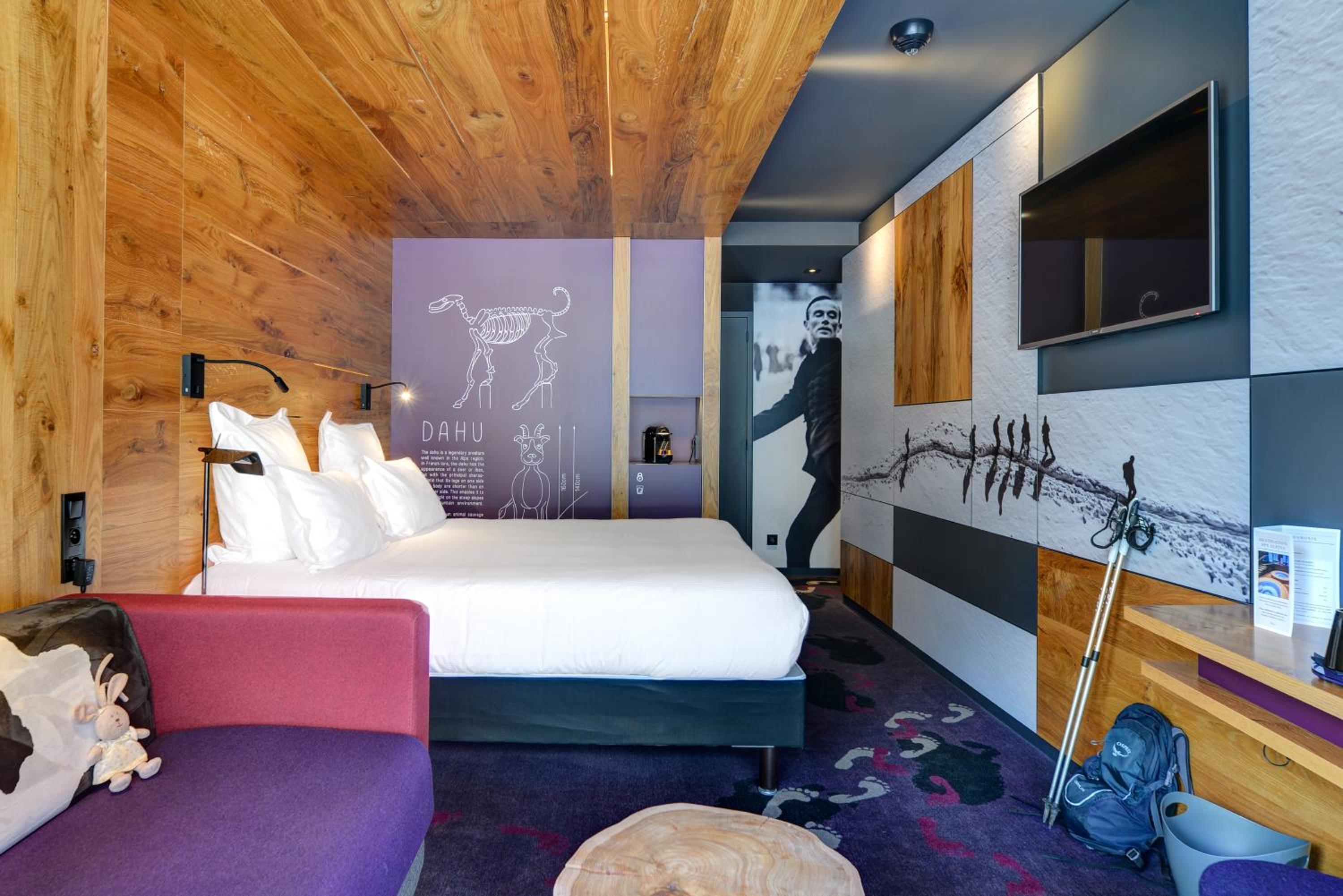Superior Room with sofa and balcony – Mont-Blanc Range view - Photo 12