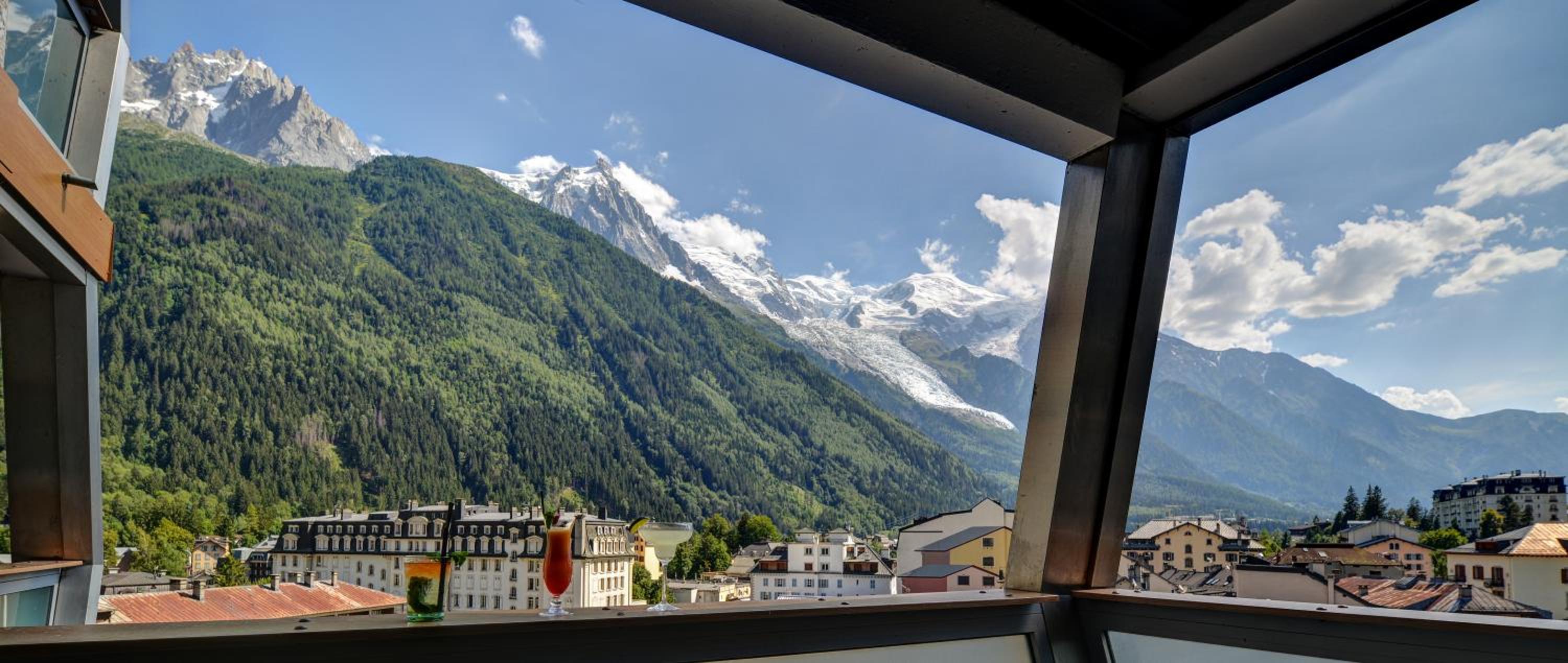 Superior Room with Balcony - Mont-Blanc Range view - Photo 6