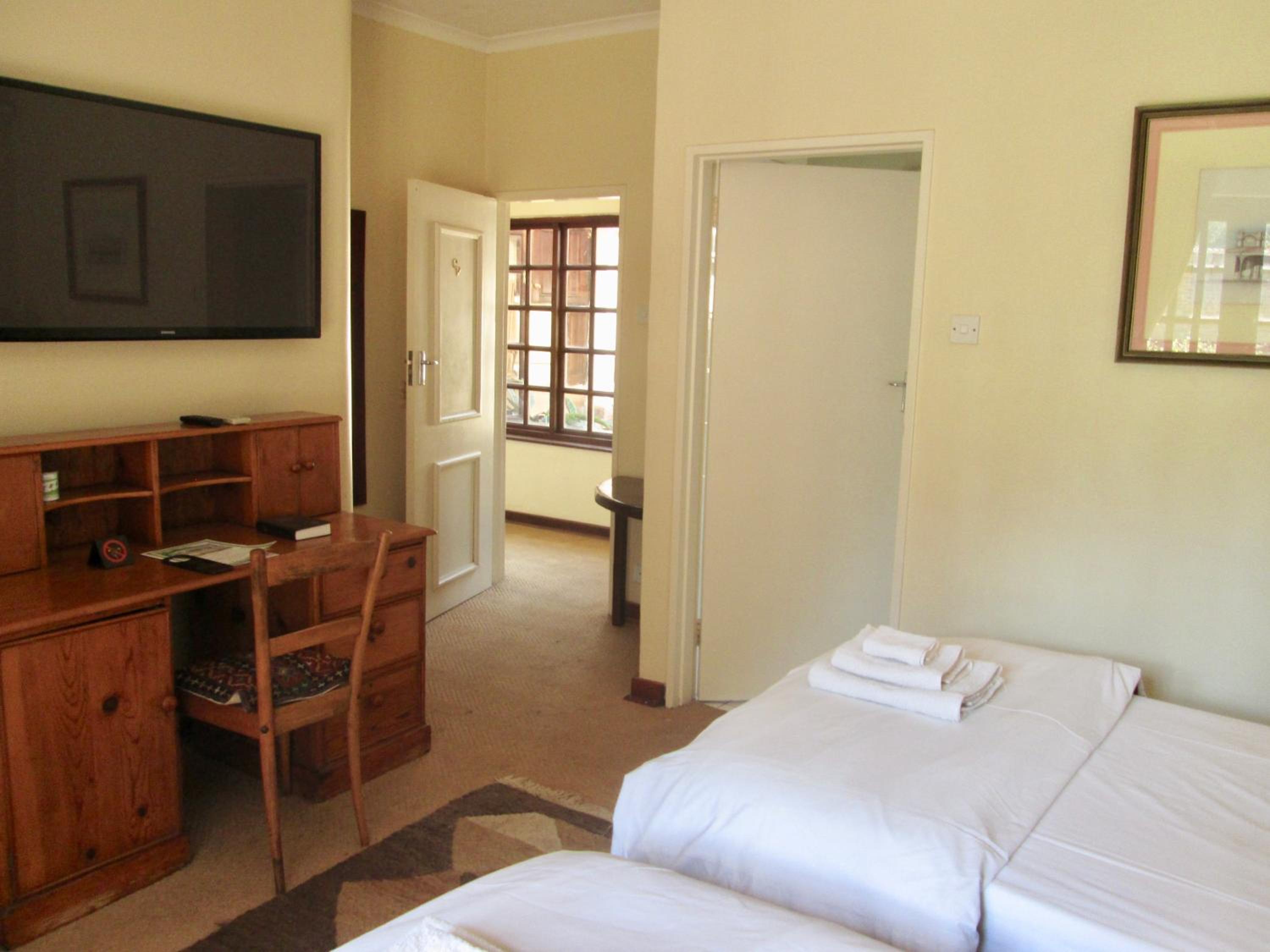 Deluxe Double or Twin Room with Balcony photo 3