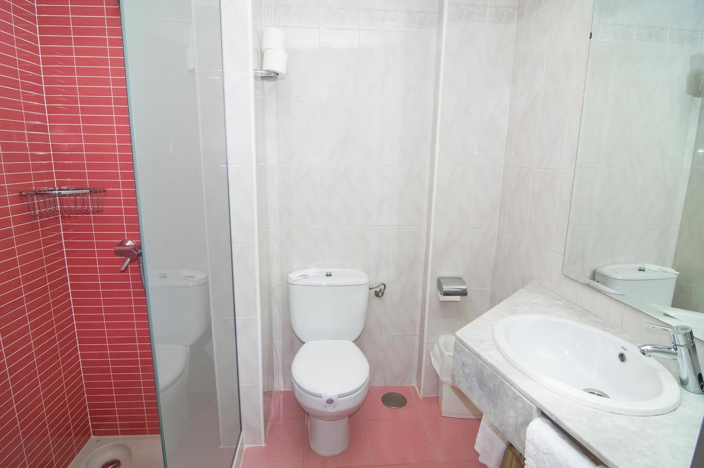 Twin Room (3 Adults) photo 2