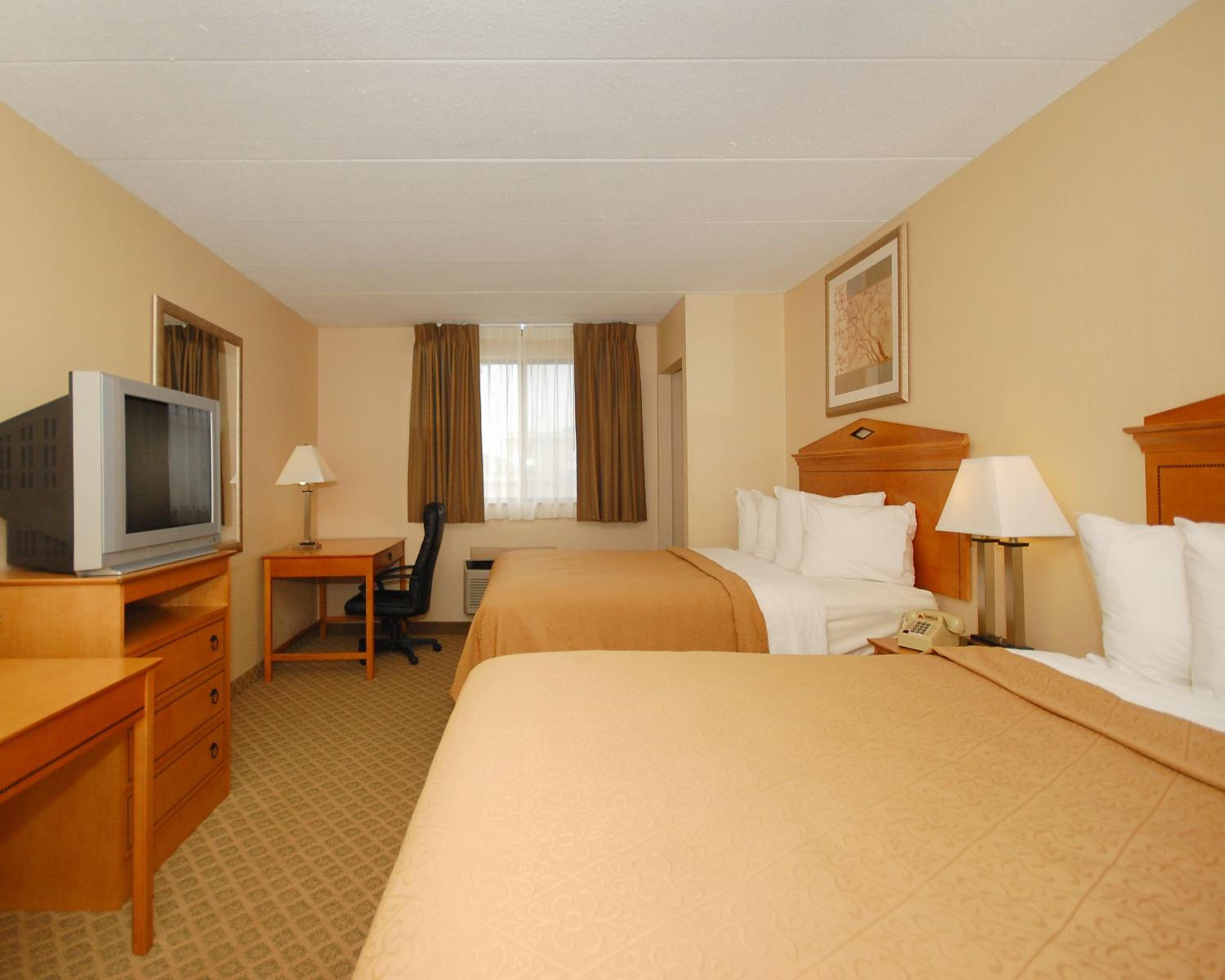 Queen Room with Two Queen Beds - Non-Smoking - Photo 1