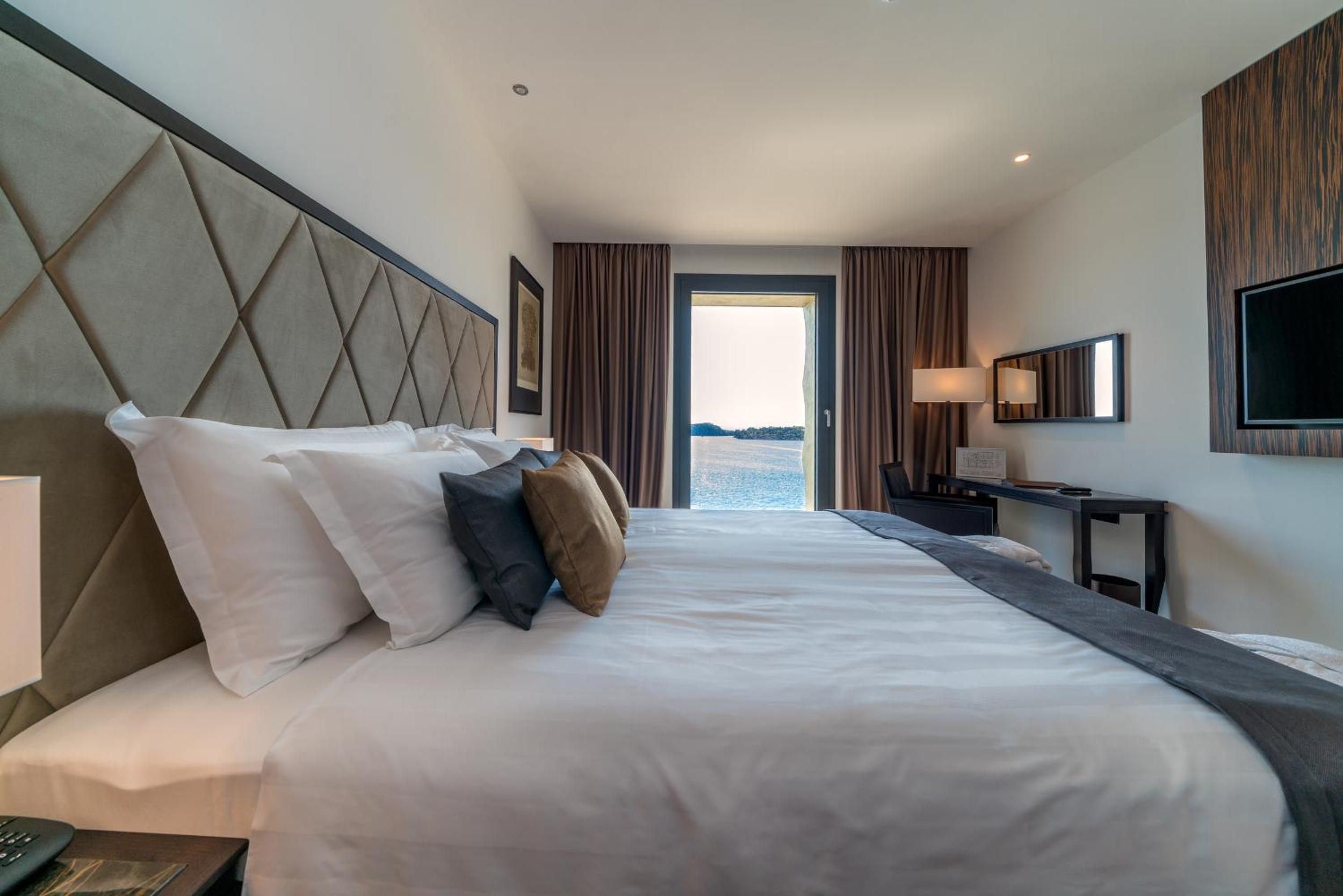 Special Offer - Superior Double Room with Sea View and Free Parking