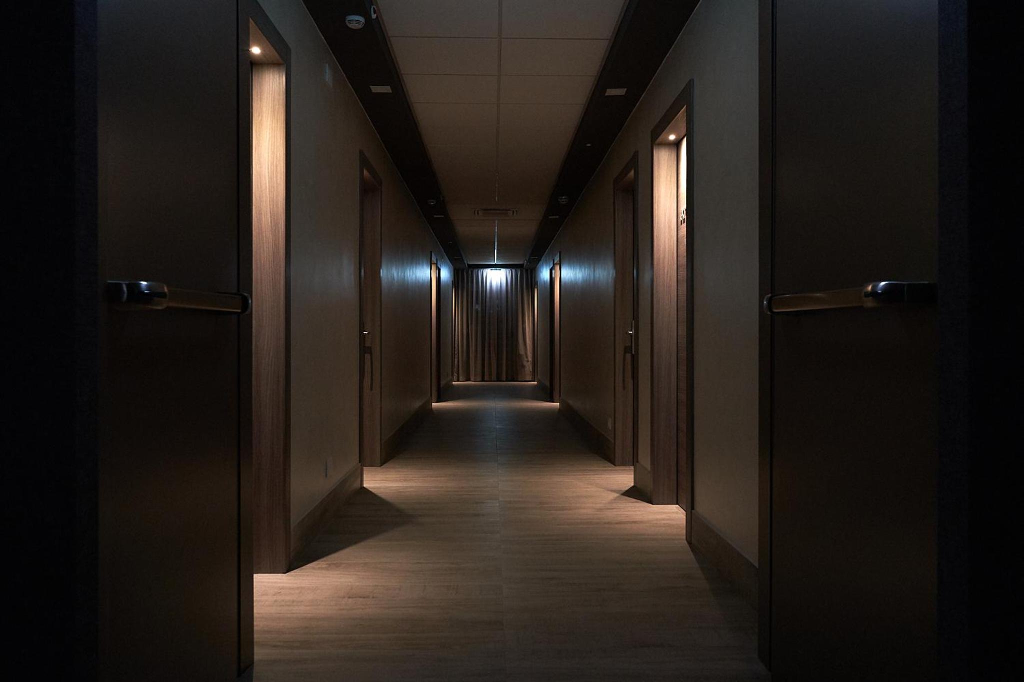 Twin Room with Private Bathroom - Photo 8