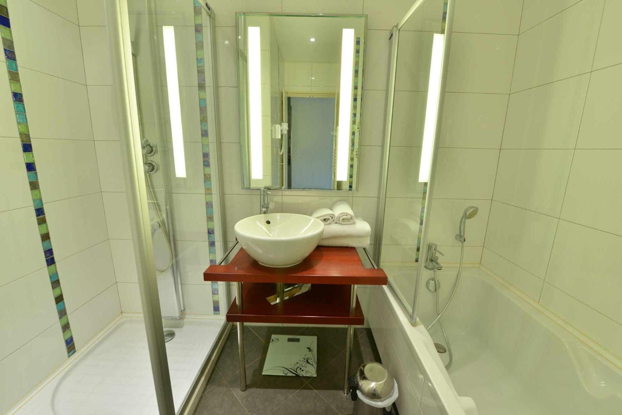 Twin Room - Photo 13