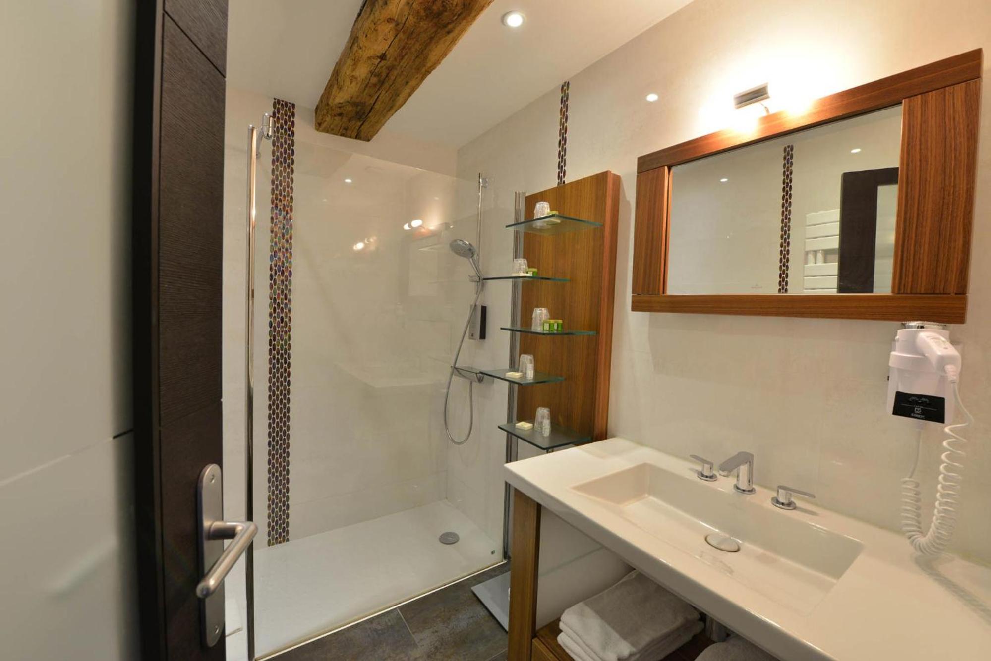 Quadruple Room - Photo 3