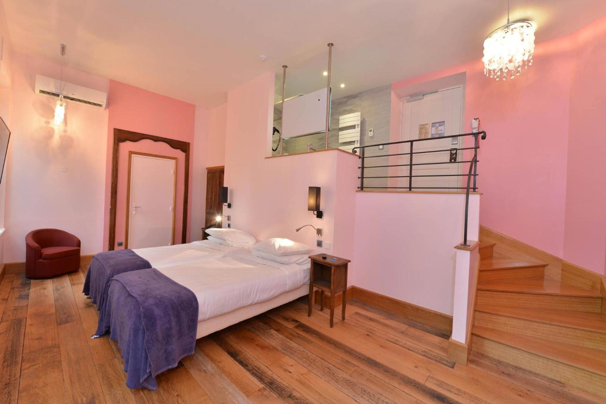 Twin Room - Photo 10