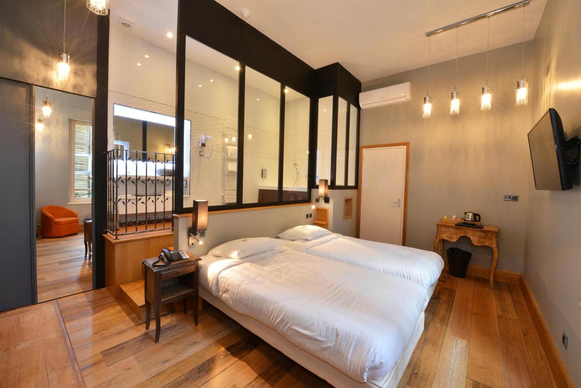 Twin Room - Photo 1