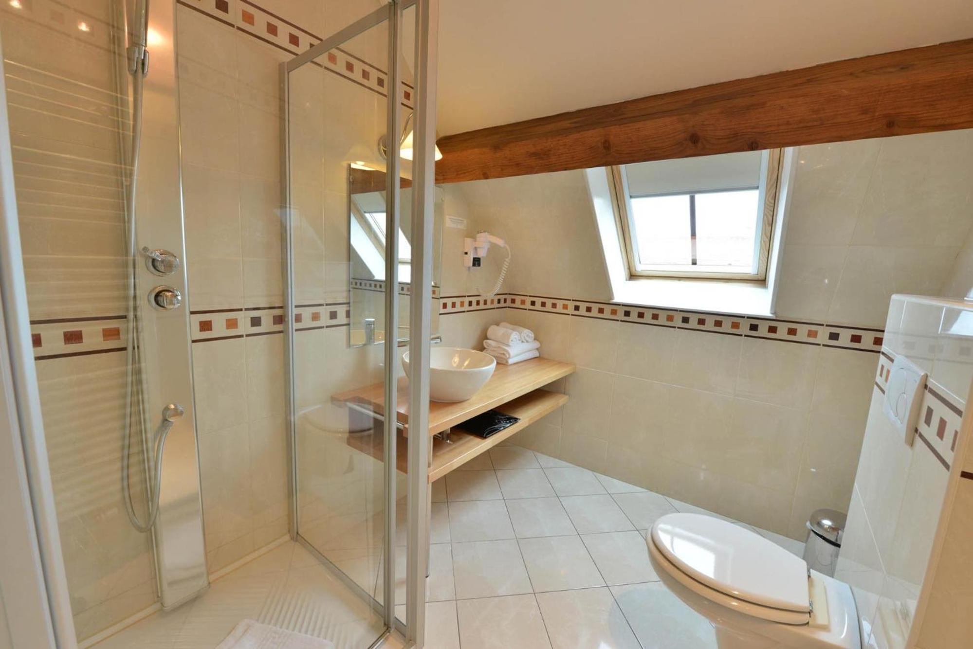 Twin Room - Photo 7