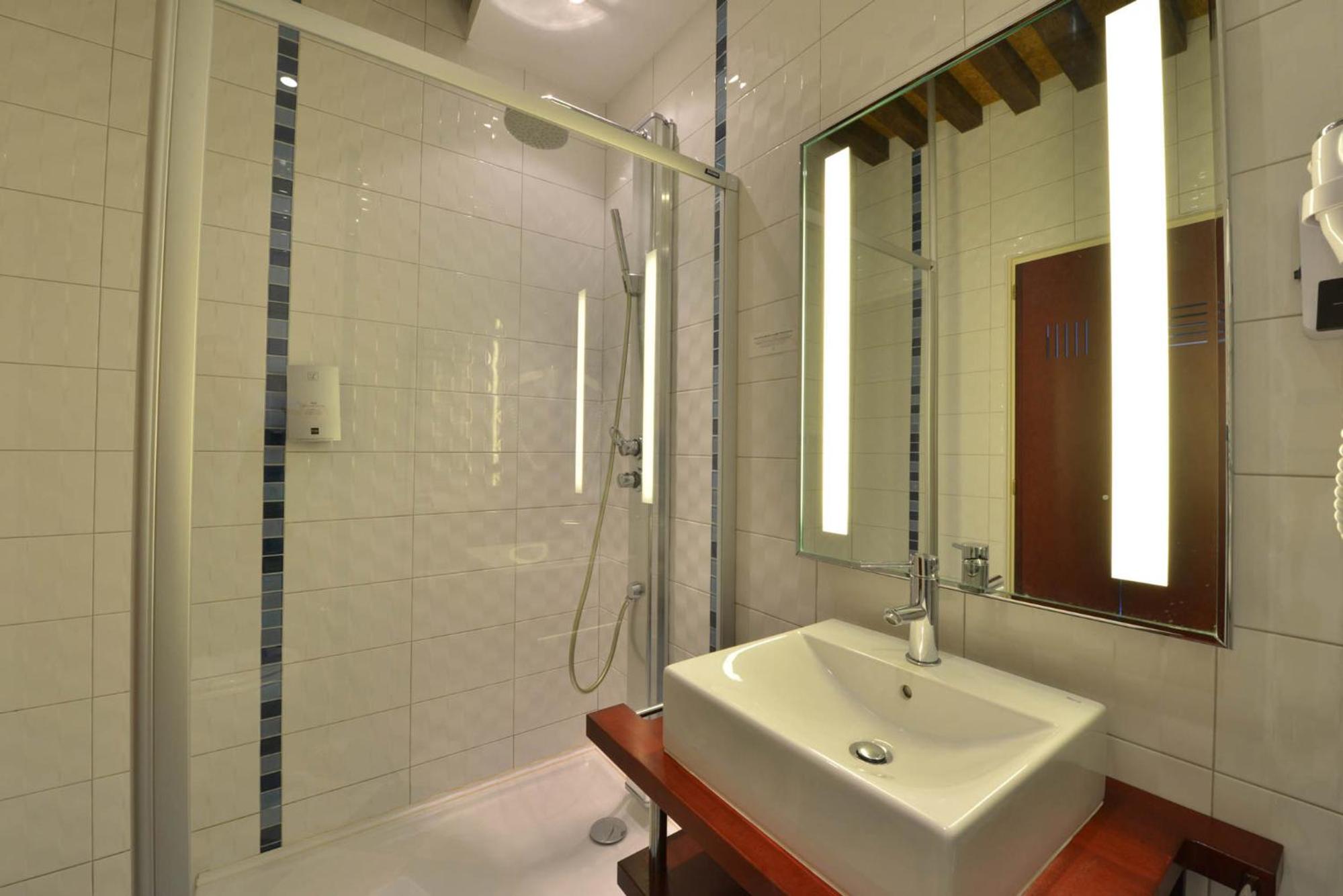 Double Room - Photo 14