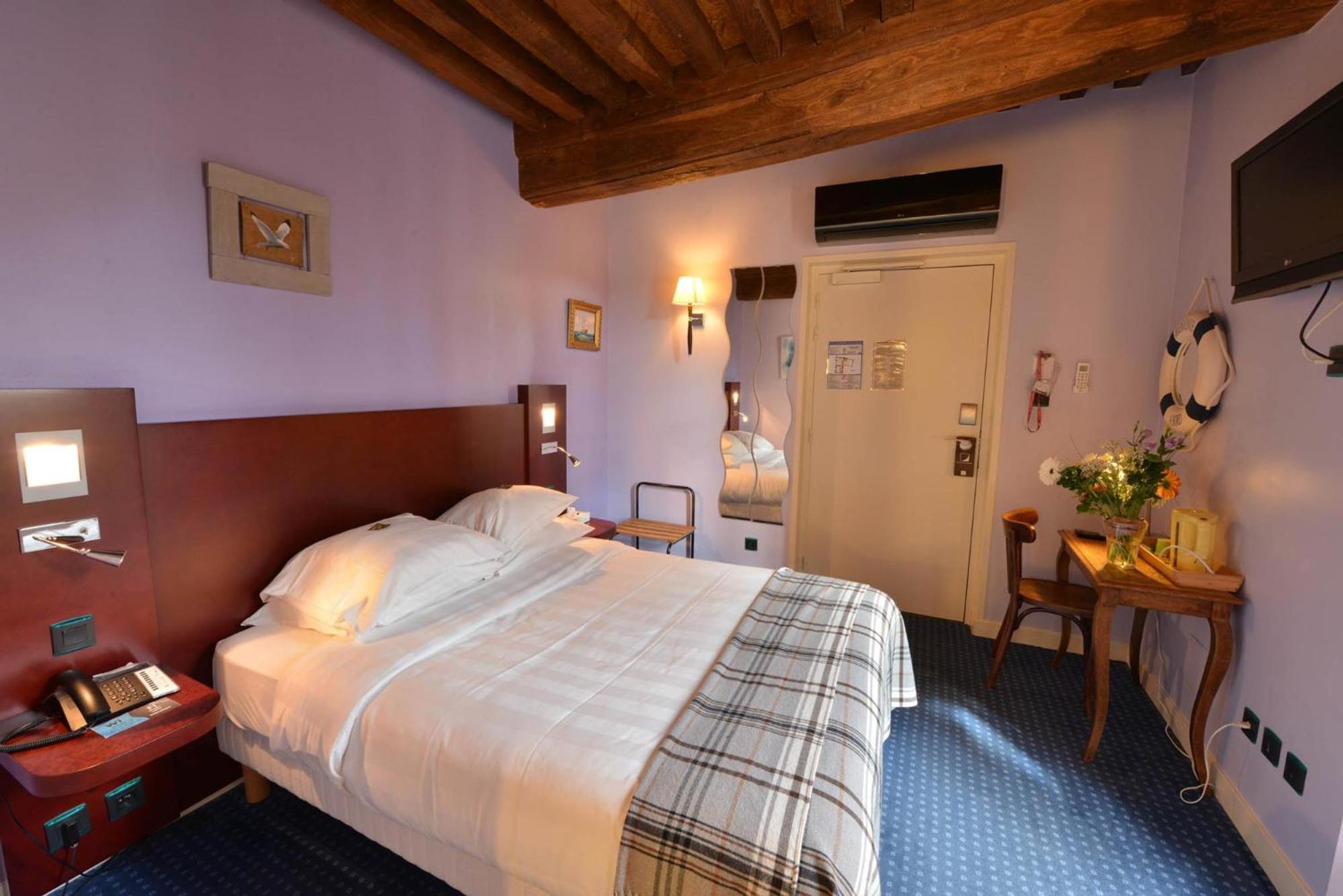 Double Room - Photo 15