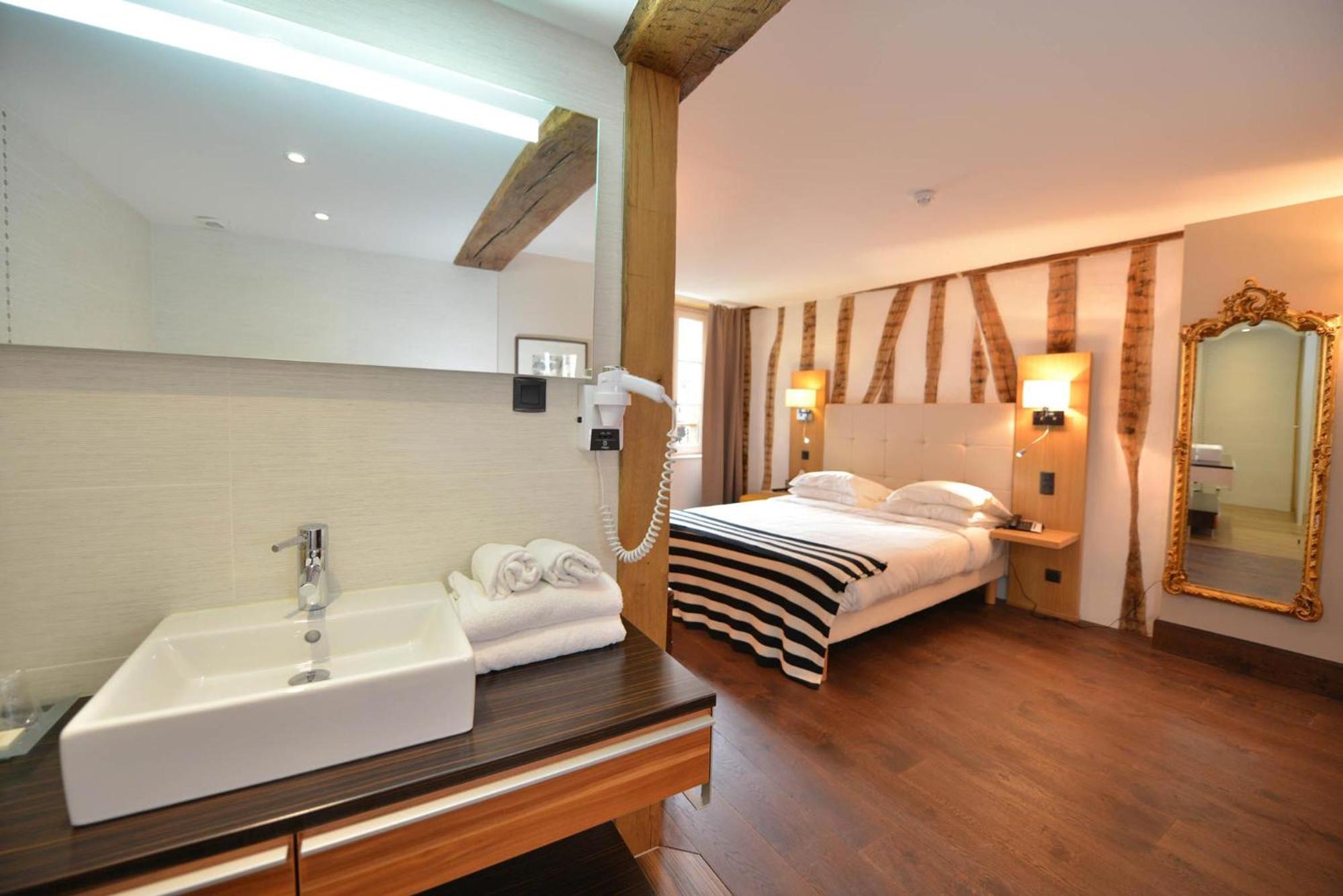 Double Room - Photo 11
