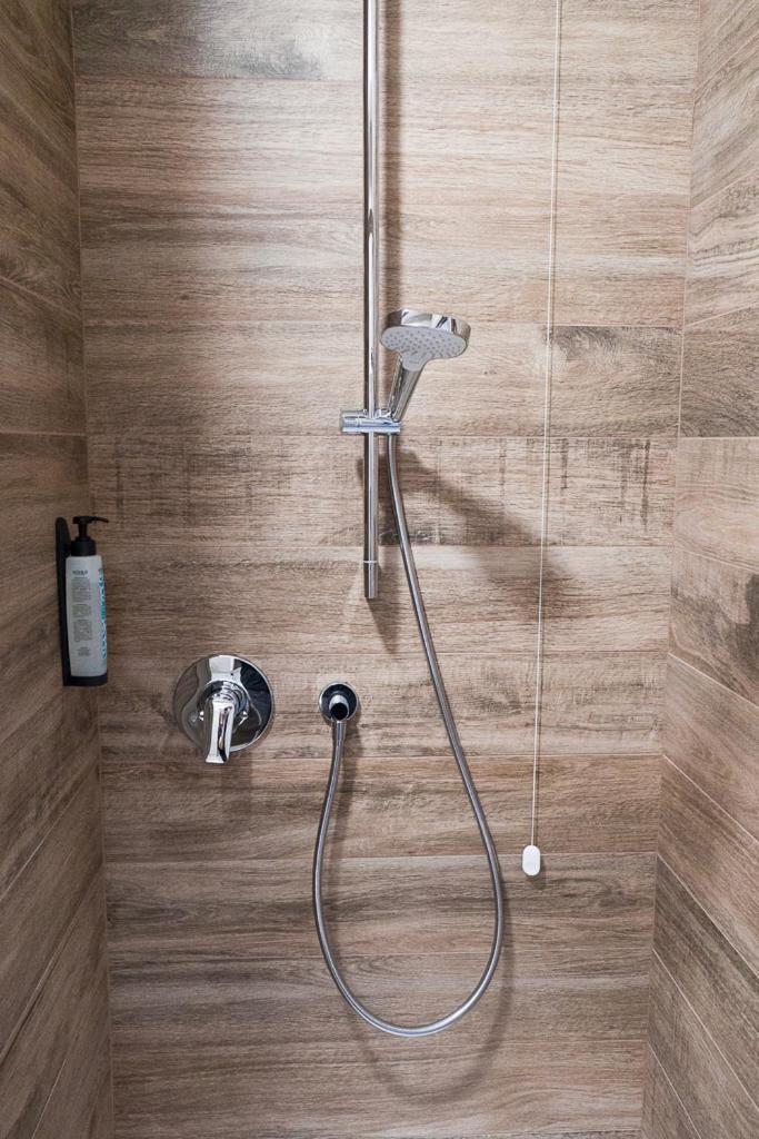 Twin Room with Private Bathroom - Photo 7
