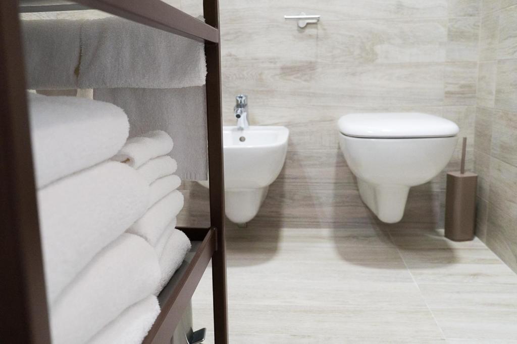 Twin Room with Private Bathroom - Photo 6