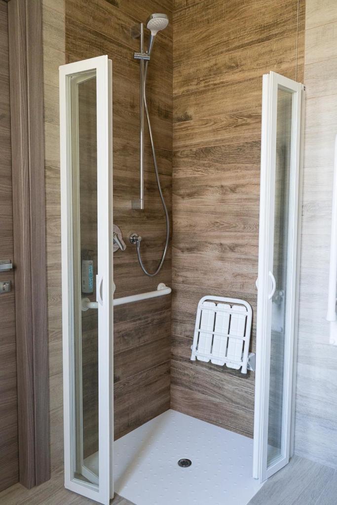 Twin Room with Private Bathroom - Photo 2