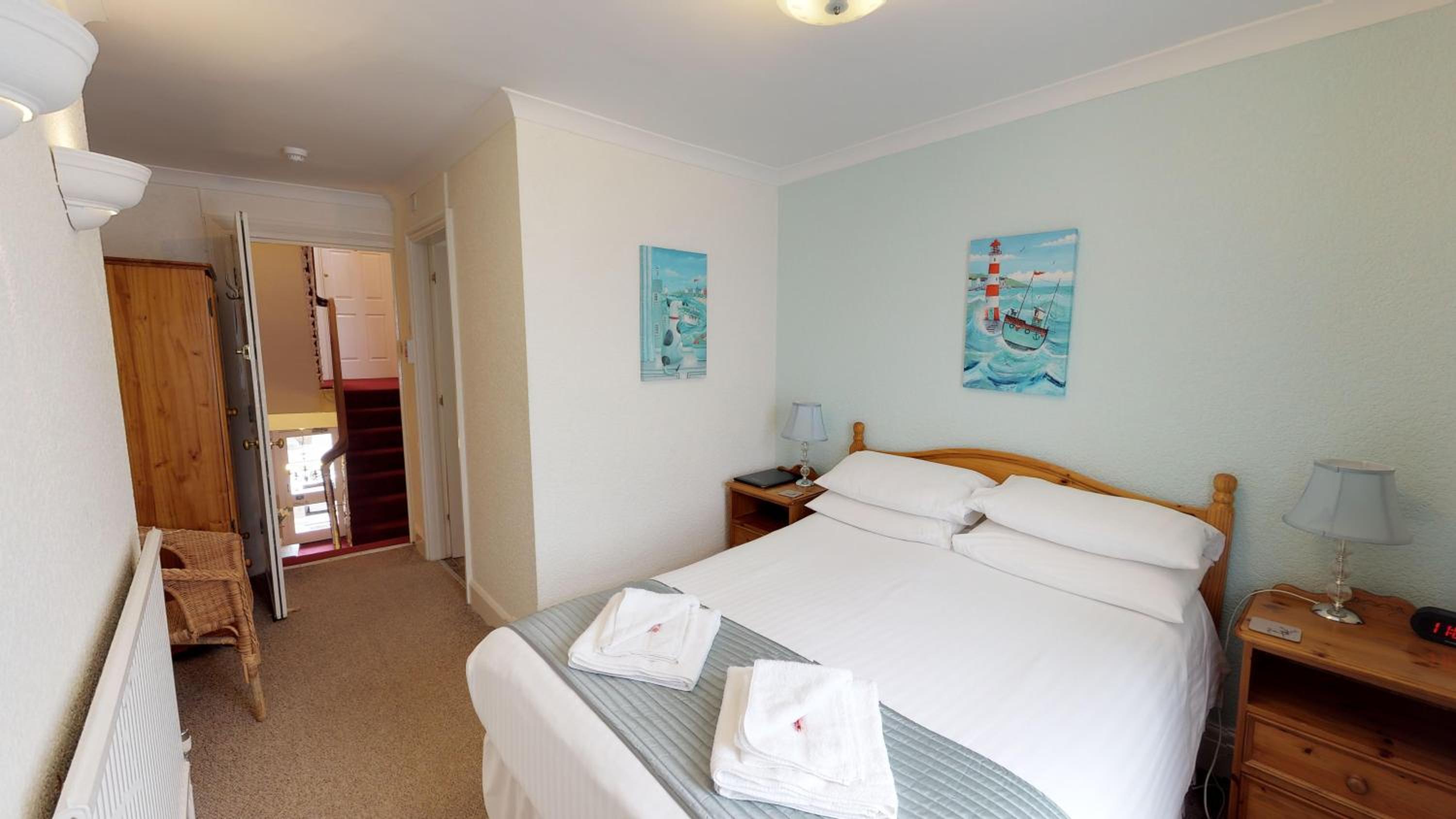 Double Room with Ensuite photo 2
