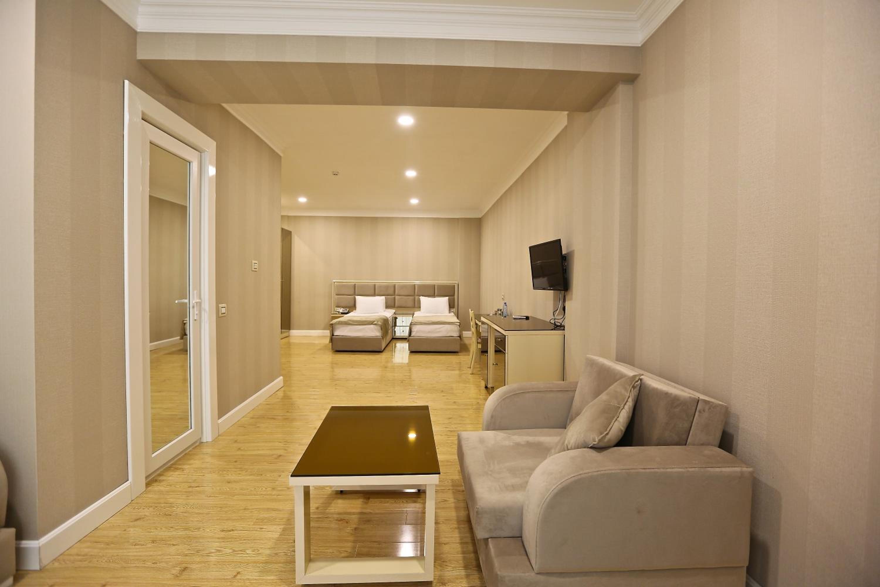 Standard Twin Room with Sofa photo 3