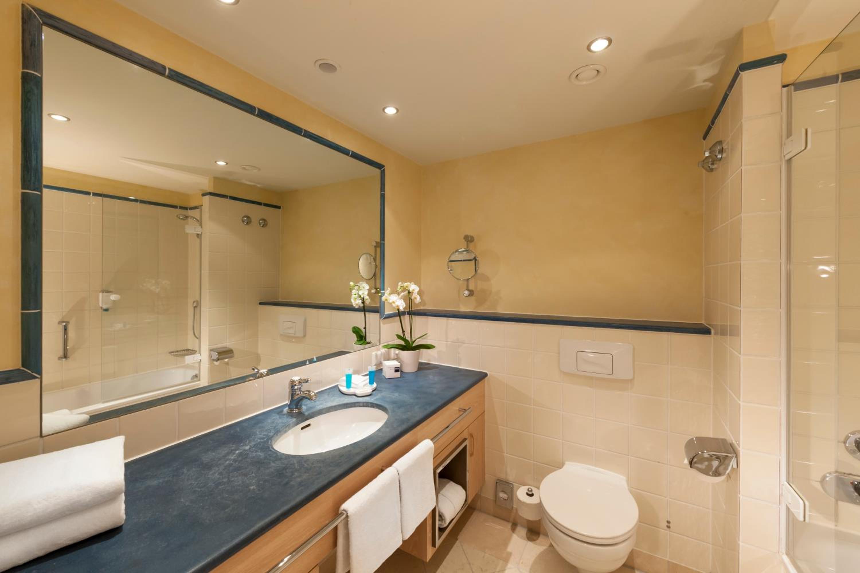 Comfort Suite with Sea Side - Photo 4